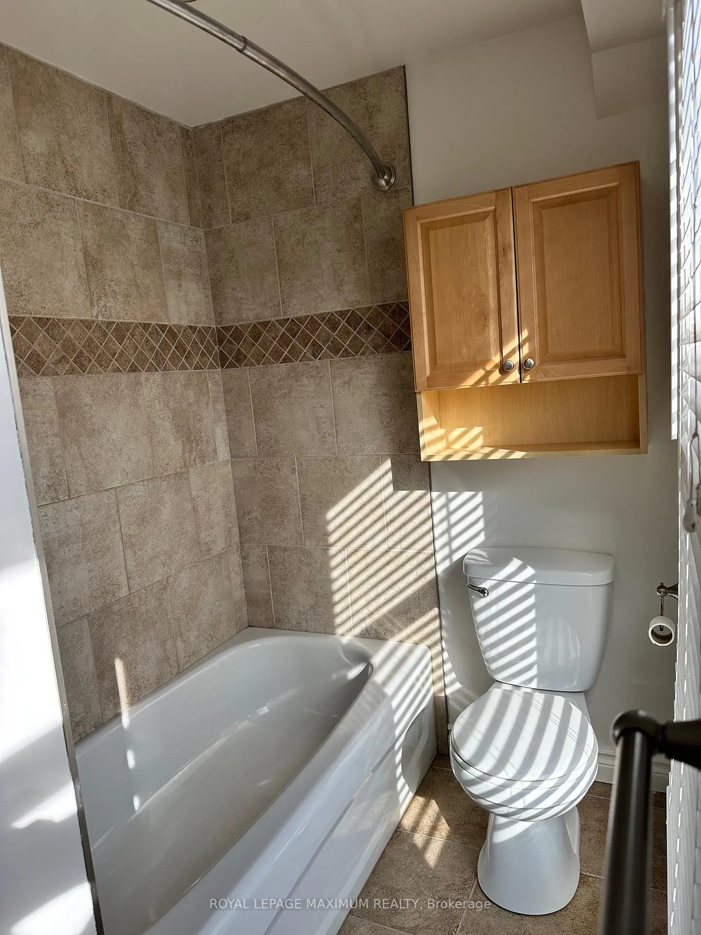 Photo 13 of Unit 1, 127 Innisfil Street, Barrie, Sanford — HOMEH