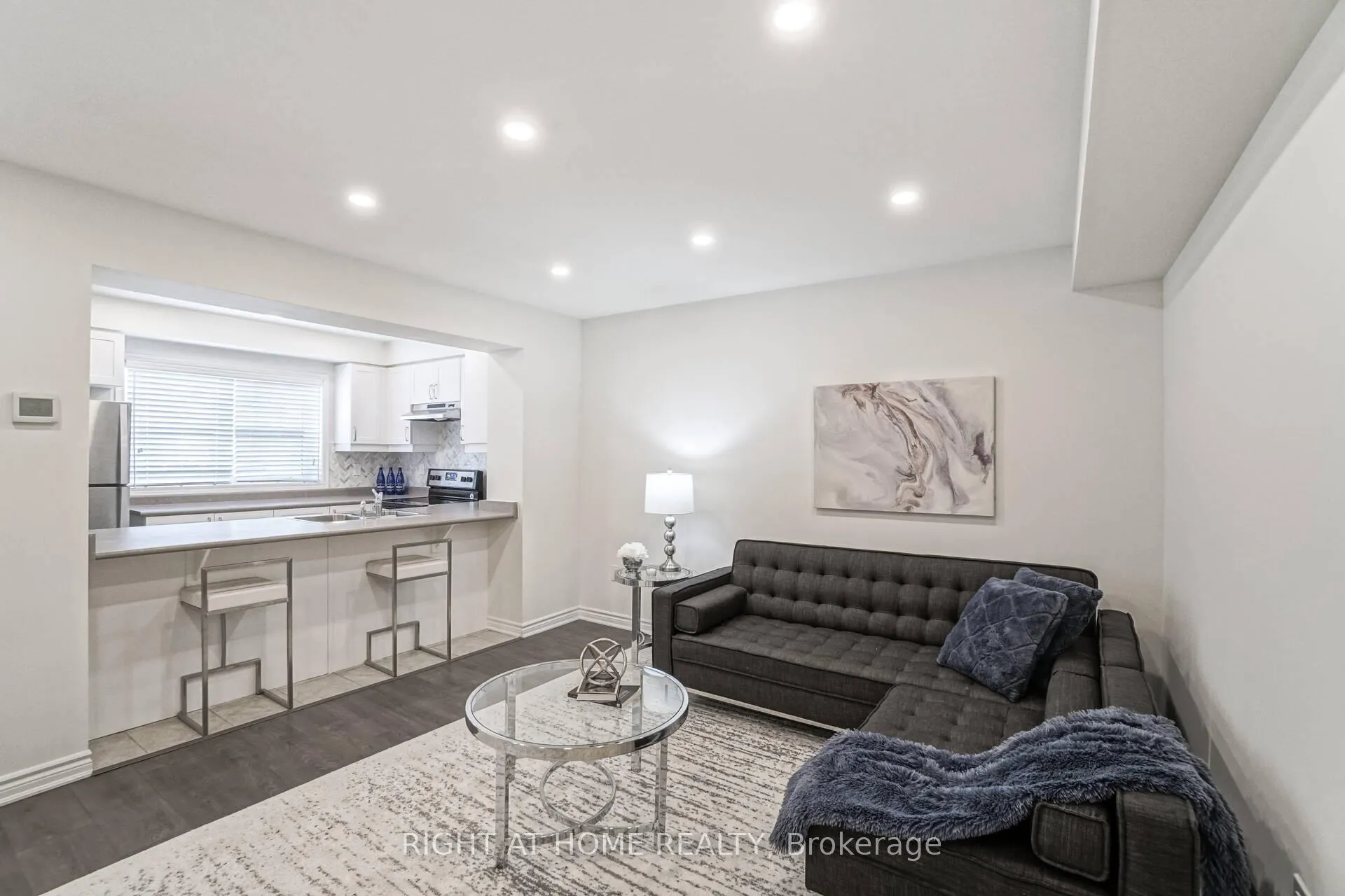 Photo 10 of 277 Casson Point, Milton, Ford — HOMEH