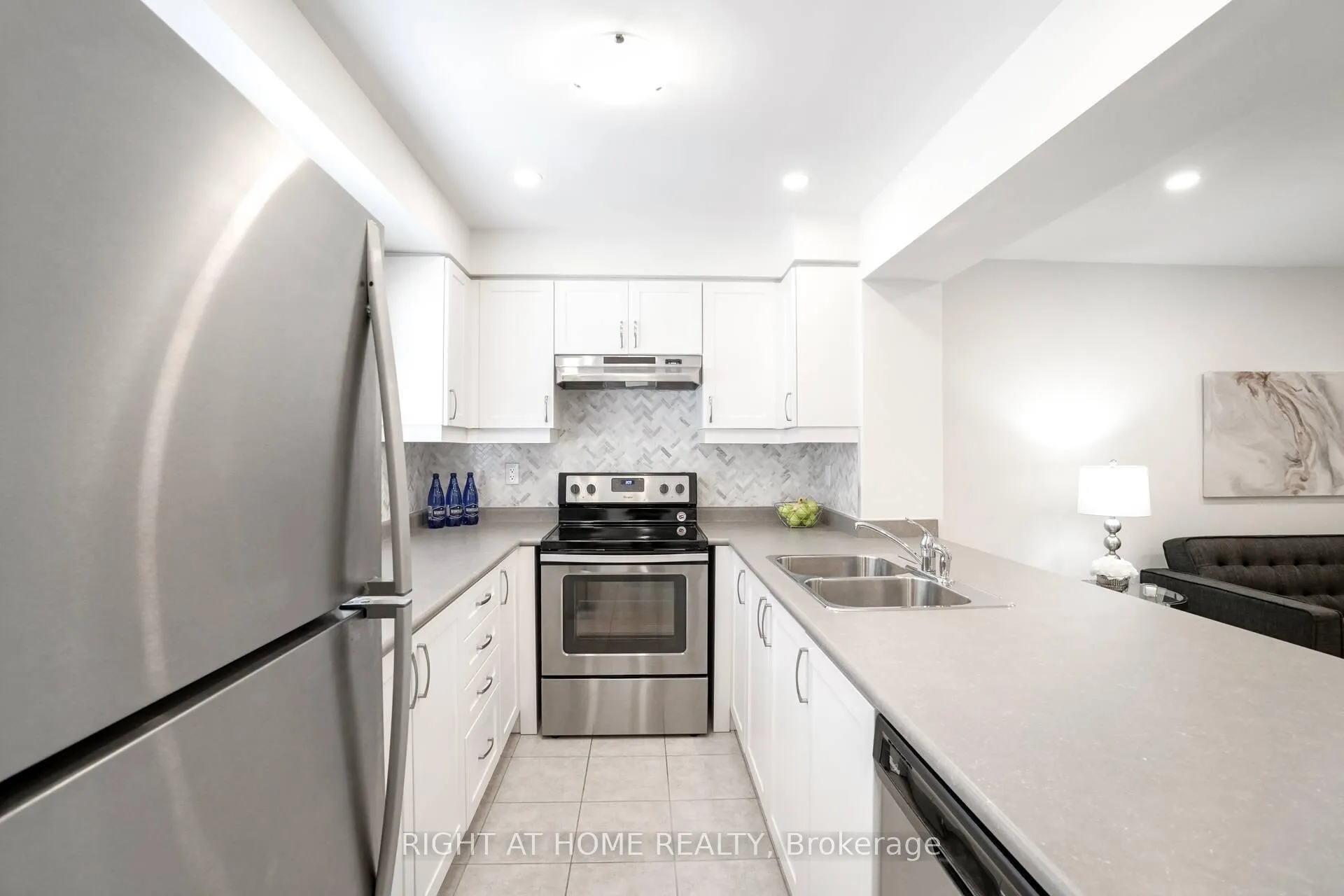 Photo 11 of 277 Casson Point, Milton, Ford — HOMEH