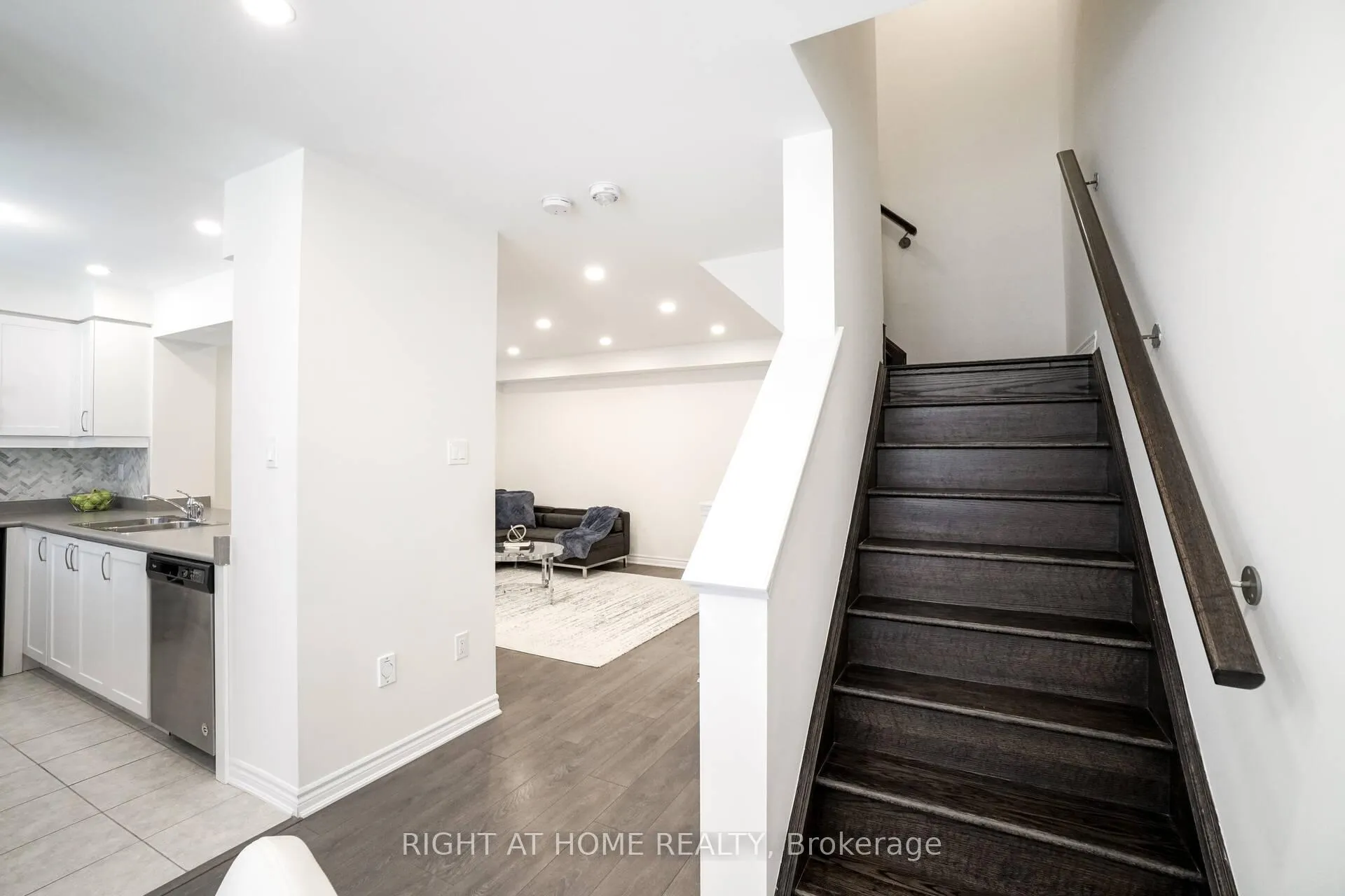 Photo 18 of 277 Casson Point, Milton, Ford — HOMEH