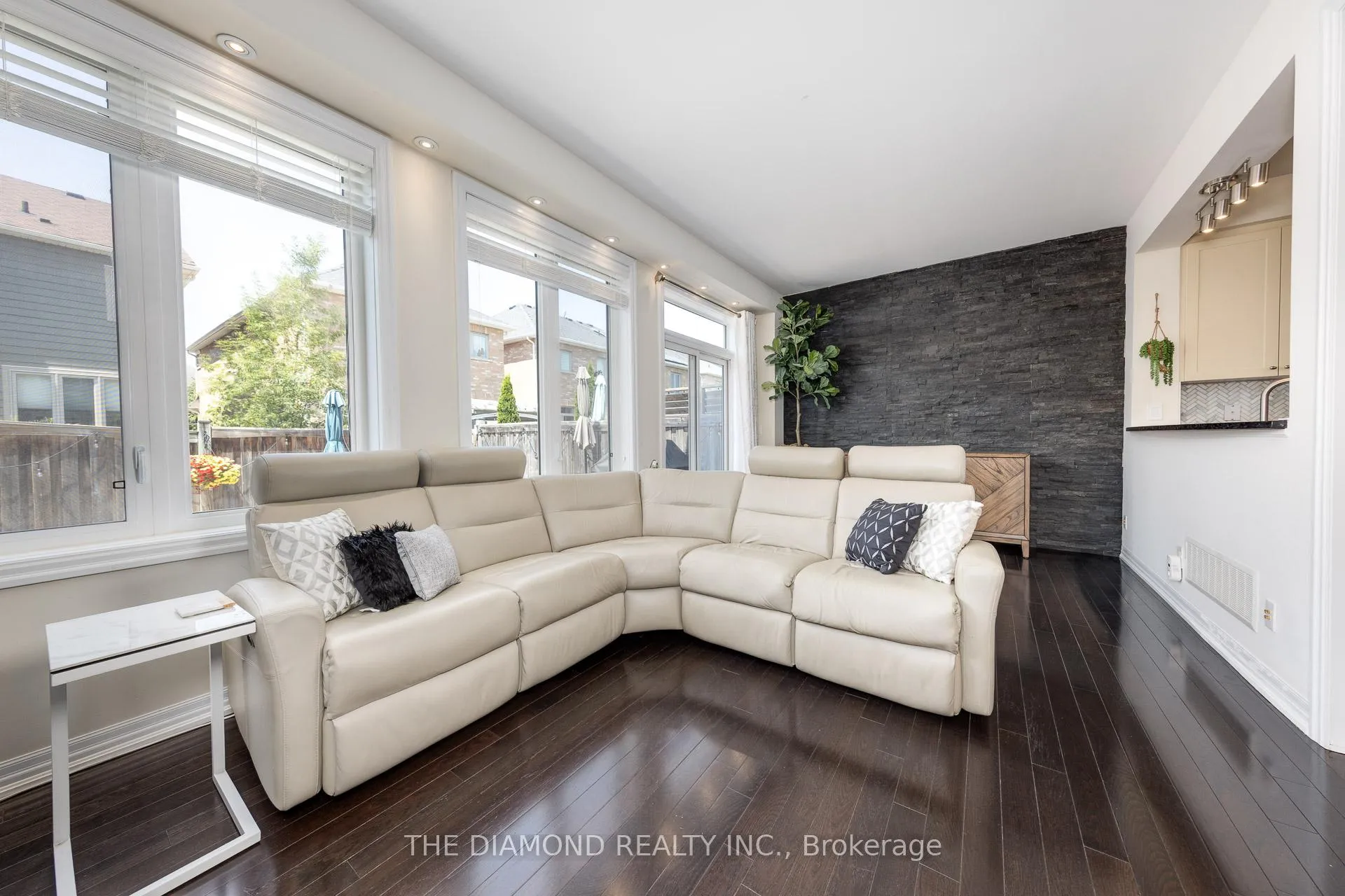Photo 16 of 21 Aird Court, Milton, Scott — HOMEH