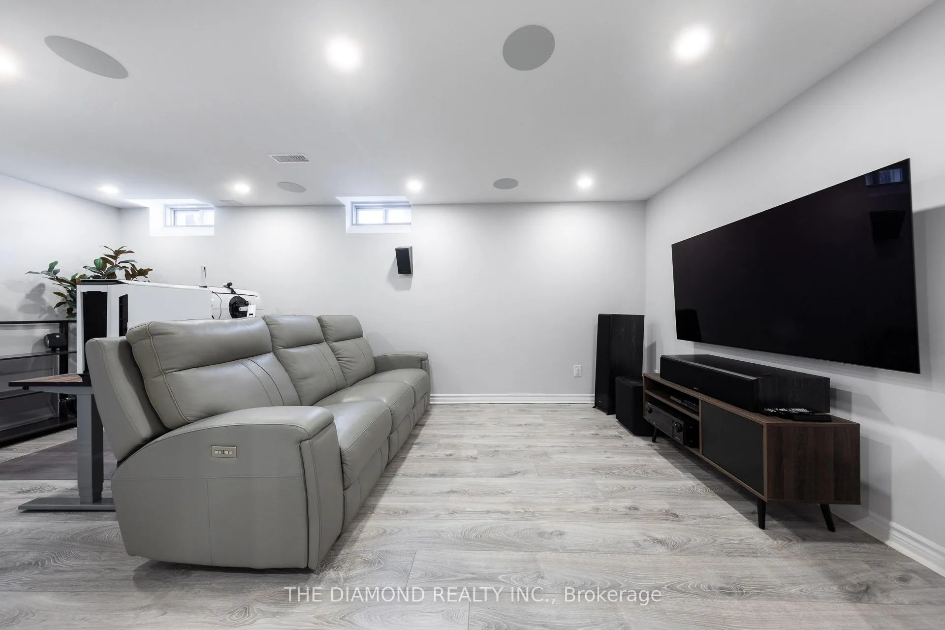 Photo 37 of 21 Aird Court, Milton, Scott — HOMEH