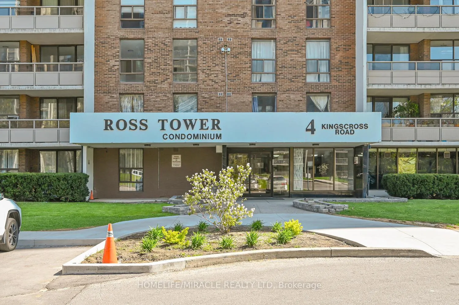 Photo 2 of Unit 1802, 4 Kings Cross Road, Brampton, Queen Street Corridor — HOMEH