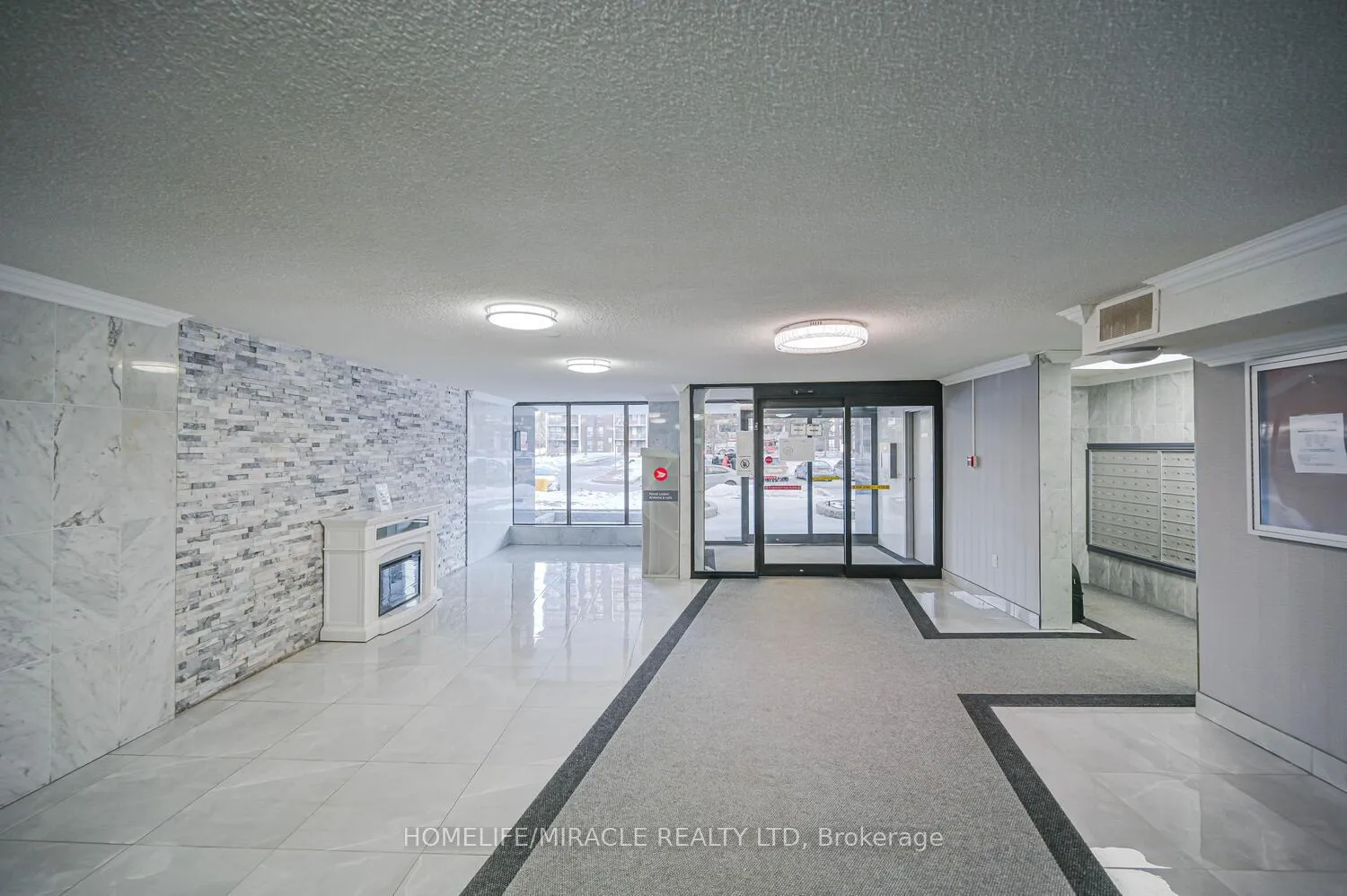 Photo 3 of Unit 1802, 4 Kings Cross Road, Brampton, Queen Street Corridor — HOMEH