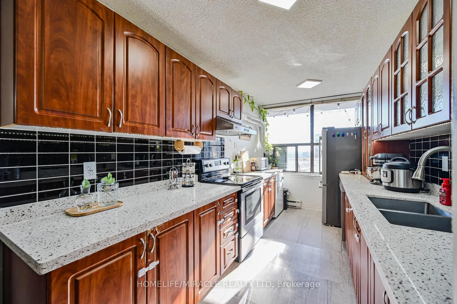 Photo 15 of Unit 1802, 4 Kings Cross Road, Brampton, Queen Street Corridor — HOMEH