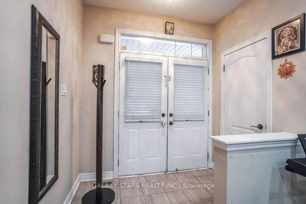 Photo 2 of Unit Main & 2nd Flr Only, 10 Gower Crescent, Brampton, Sandringham-Wellington — HOMEH