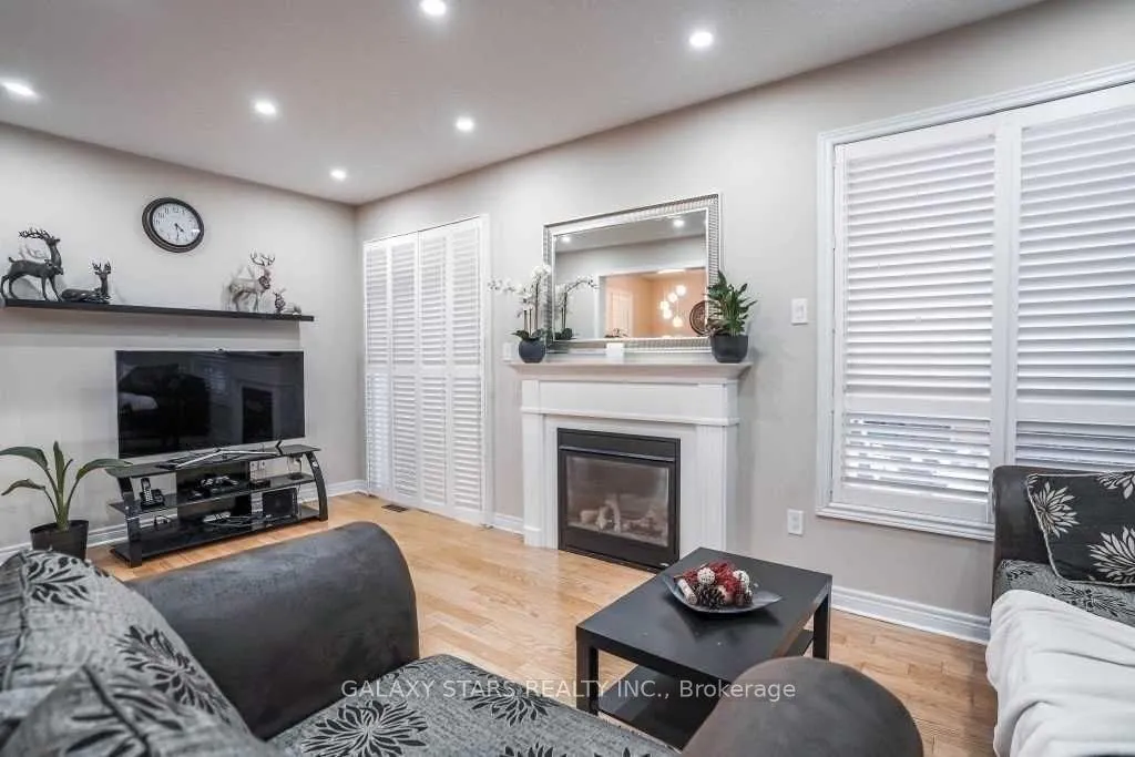 Photo 3 of Unit Main & 2nd Flr Only, 10 Gower Crescent, Brampton, Sandringham-Wellington — HOMEH