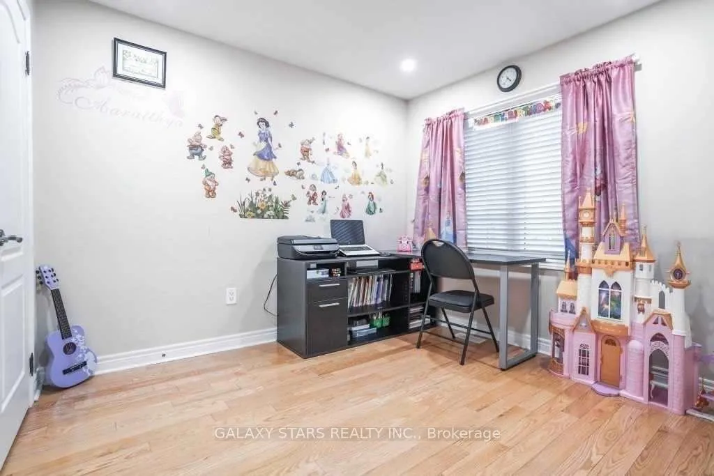 Photo 5 of Unit Main & 2nd Flr Only, 10 Gower Crescent, Brampton, Sandringham-Wellington — HOMEH