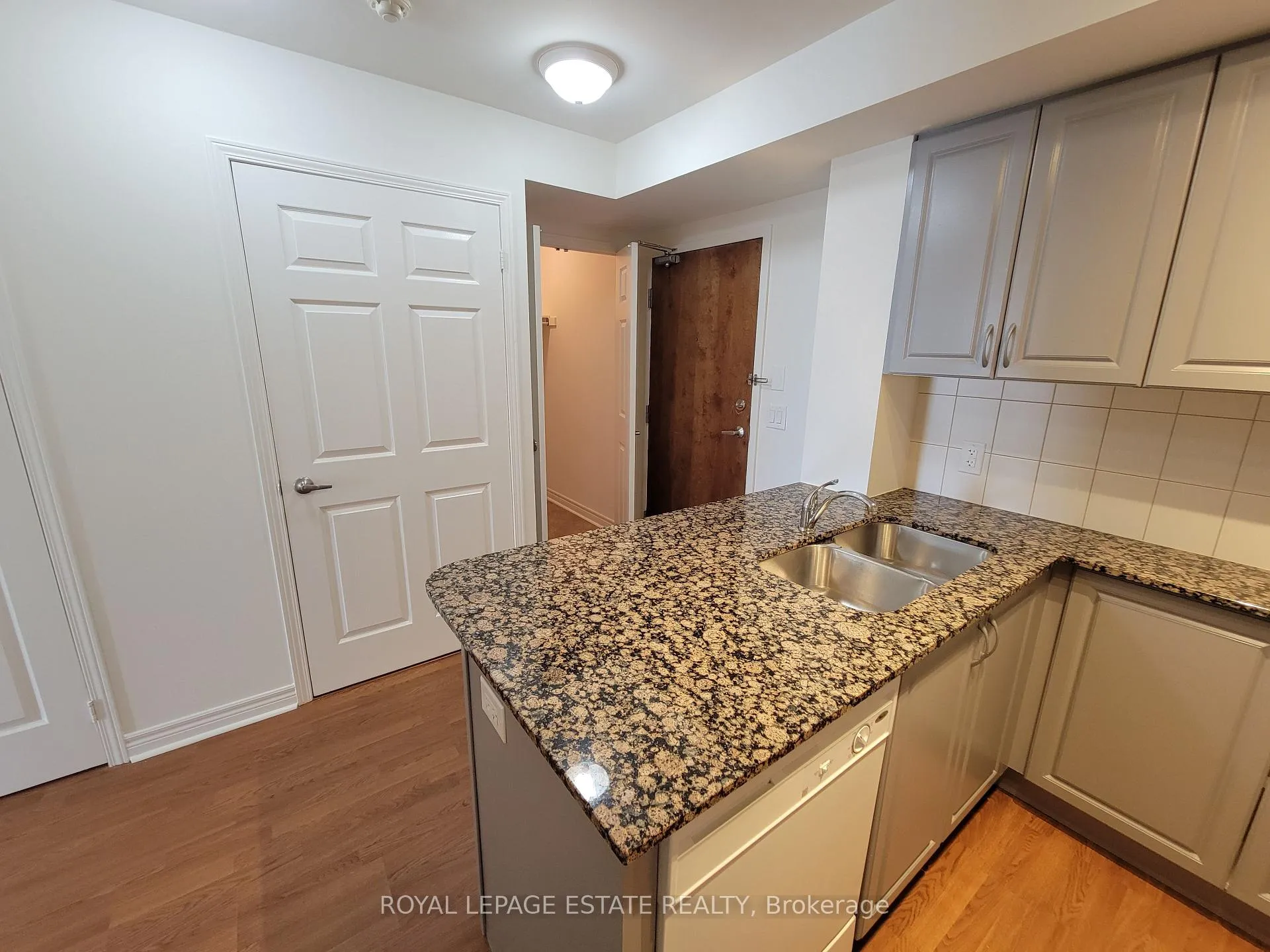 Photo 2 of Unit 415, 60 Fairfax Crescent, Scarborough, Clairlea-Birchmount — HOMEH
