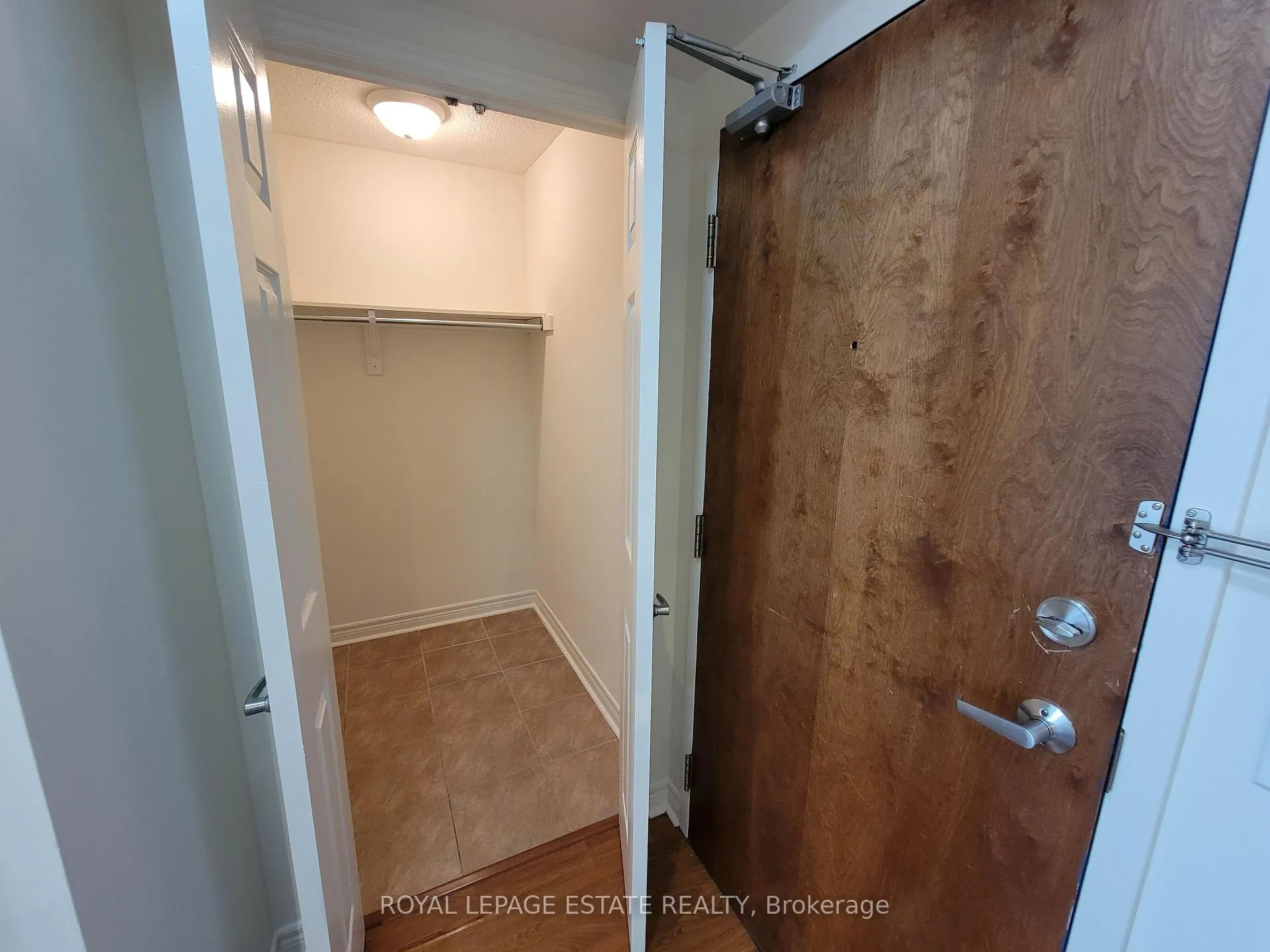Photo 4 of Unit 415, 60 Fairfax Crescent, Scarborough, Clairlea-Birchmount — HOMEH