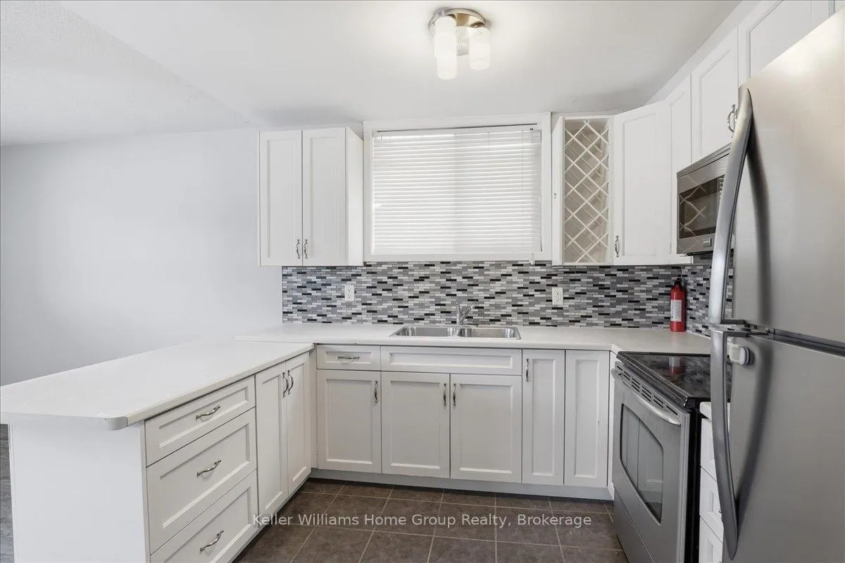 Photo 6 of 118 Chandler Drive, Kitchener — HOMEH