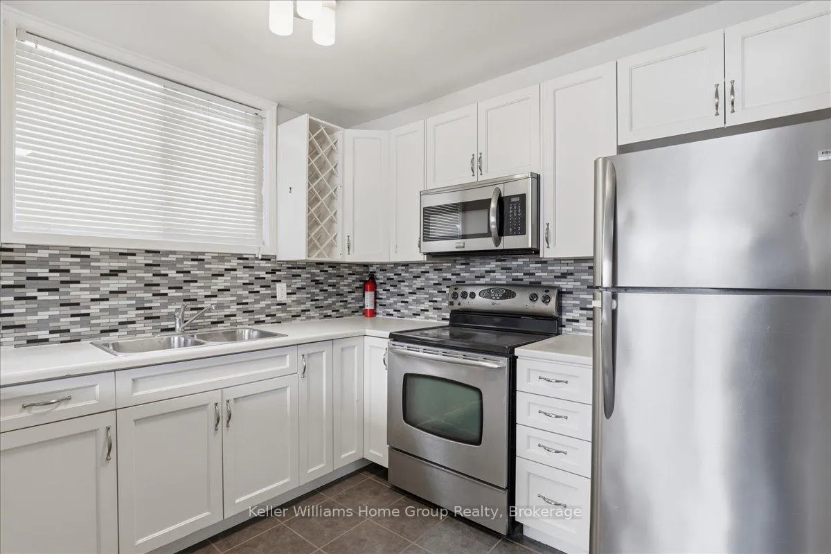 Photo 7 of 118 Chandler Drive, Kitchener — HOMEH