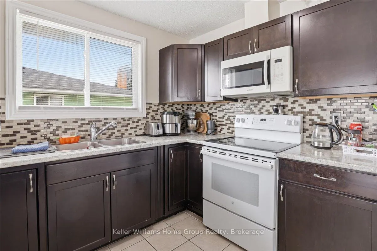 Photo 24 of 118 Chandler Drive, Kitchener — HOMEH