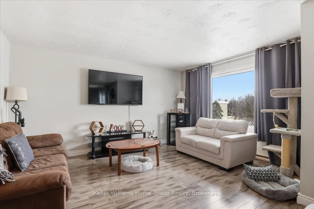 Photo 27 of 118 Chandler Drive, Kitchener — HOMEH