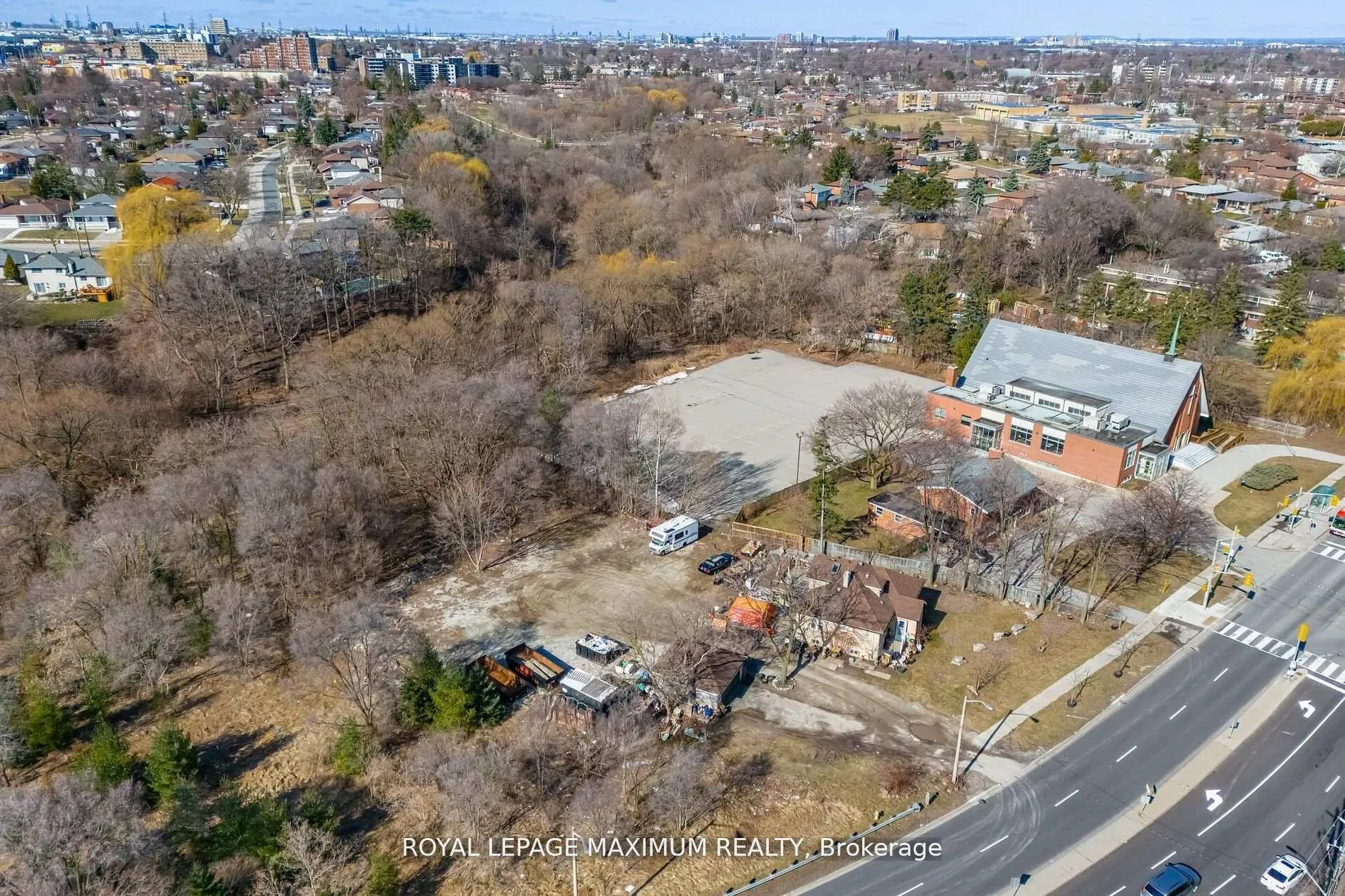 Photo 4 of 255 Albion Road, Etobicoke, Elms-Old Rexdale — HOMEH