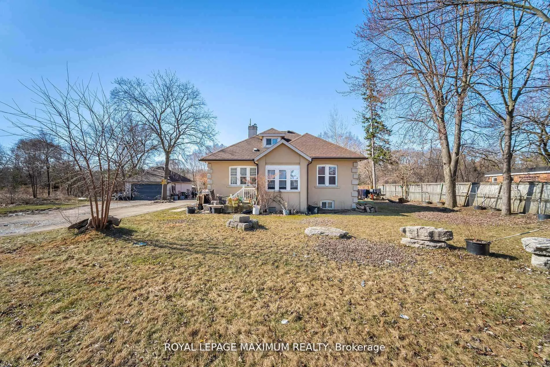 Photo 12 of 255 Albion Road, Etobicoke, Elms-Old Rexdale — HOMEH