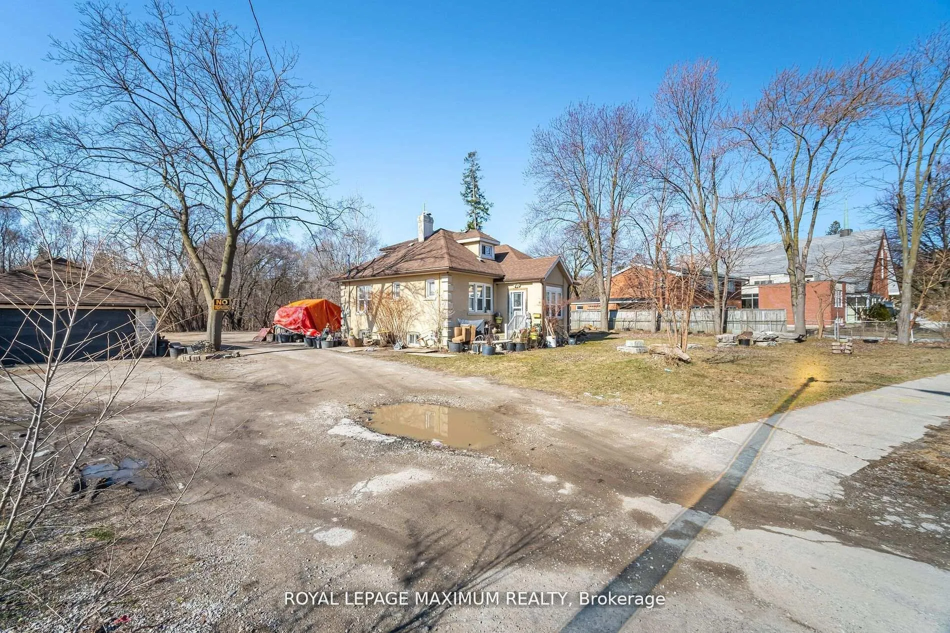 Photo 13 of 255 Albion Road, Etobicoke, Elms-Old Rexdale — HOMEH