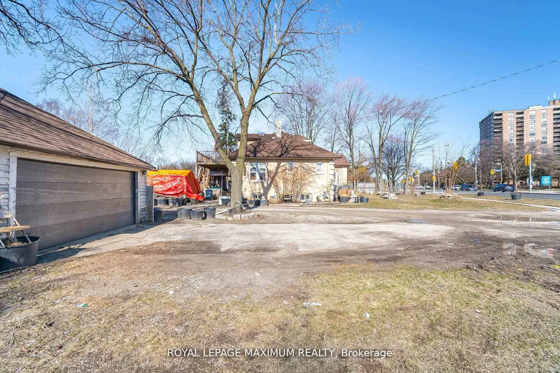 Photo 16 of 255 Albion Road, Etobicoke, Elms-Old Rexdale — HOMEH