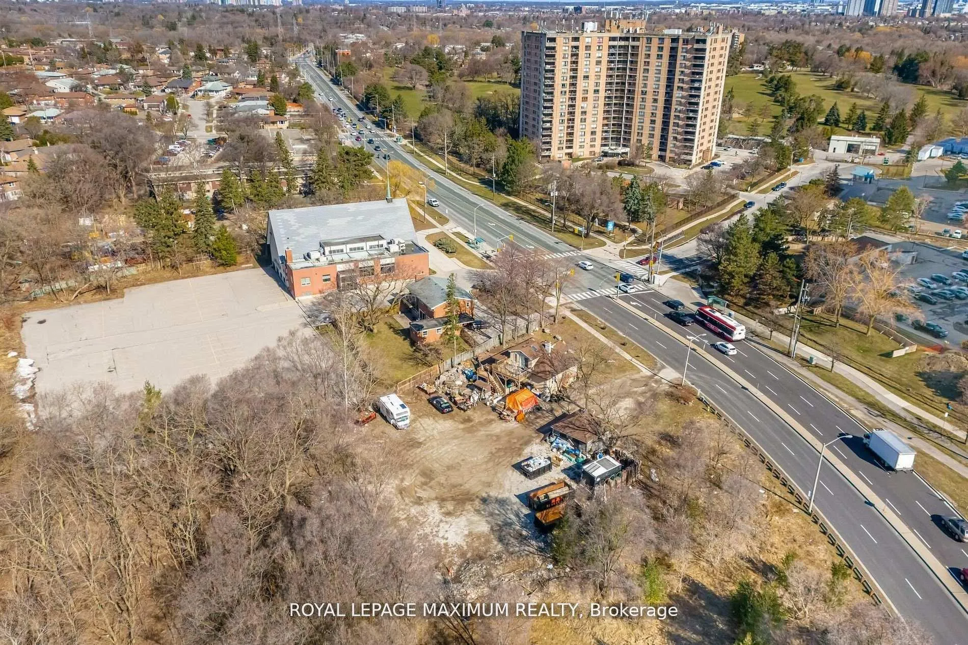 Photo 31 of 255 Albion Road, Etobicoke, Elms-Old Rexdale — HOMEH