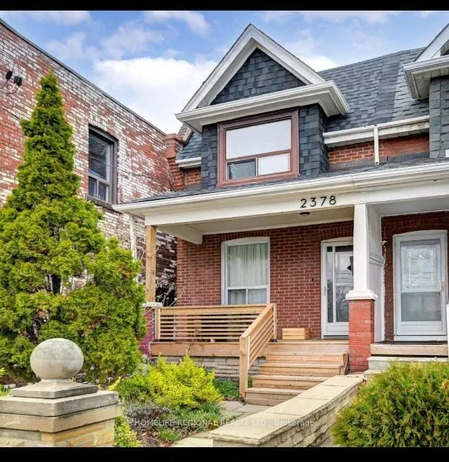 Front of 2378 St Clair Avenue W