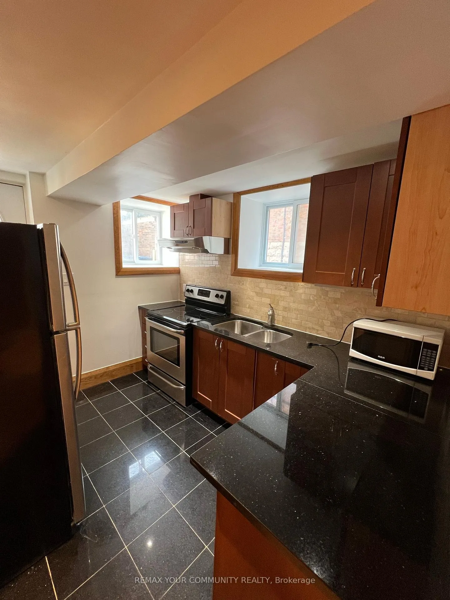 Photo 3 of Unit Rear, 179 St Clair Avenue E, Toronto, Rosedale-Moore Park — HOMEH