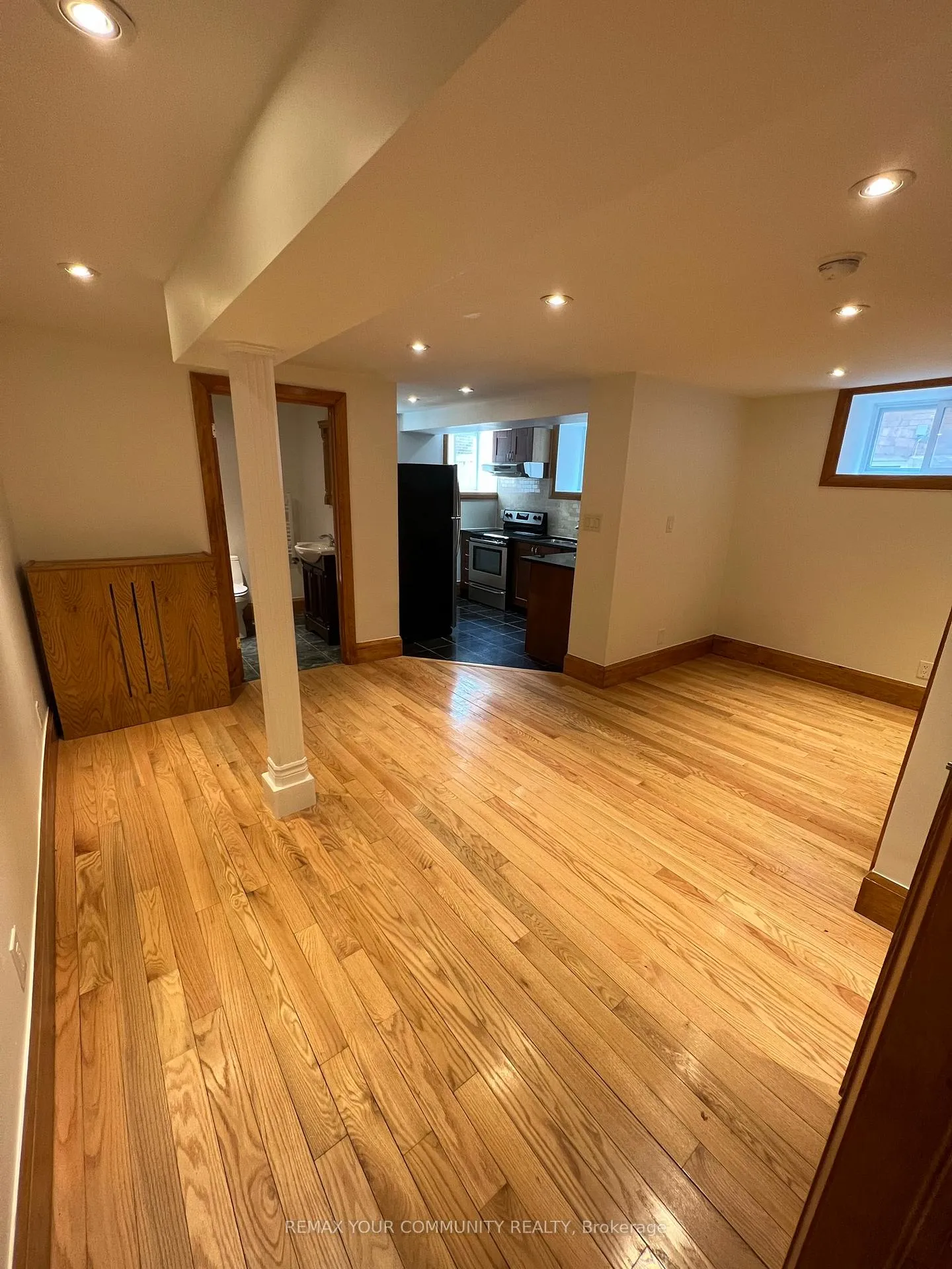 Photo 4 of Unit Rear, 179 St Clair Avenue E, Toronto, Rosedale-Moore Park — HOMEH