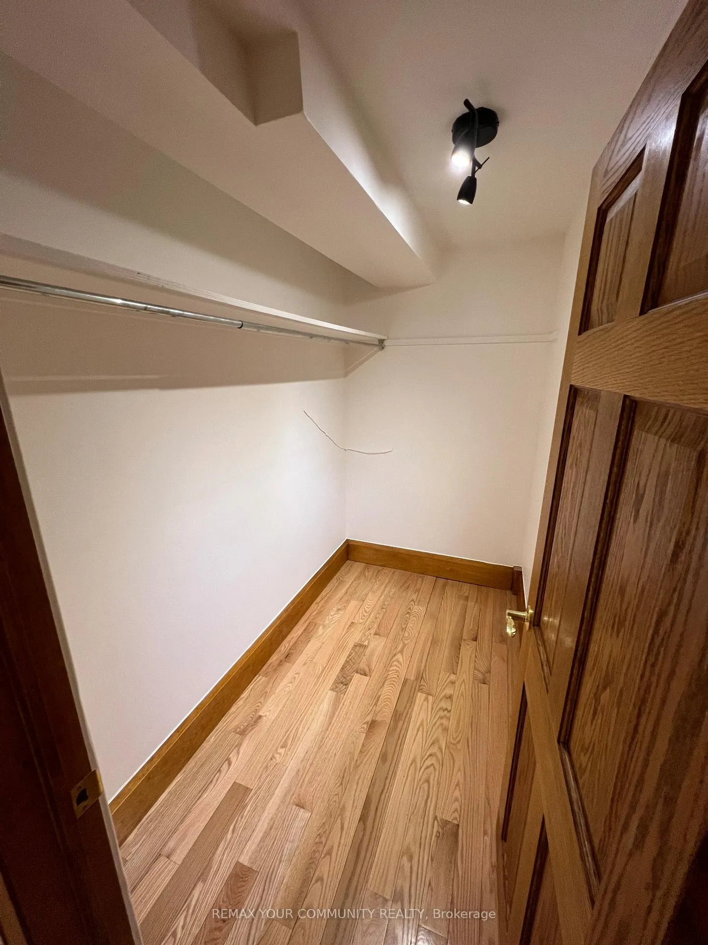 Photo 8 of Unit Rear, 179 St Clair Avenue E, Toronto, Rosedale-Moore Park — HOMEH