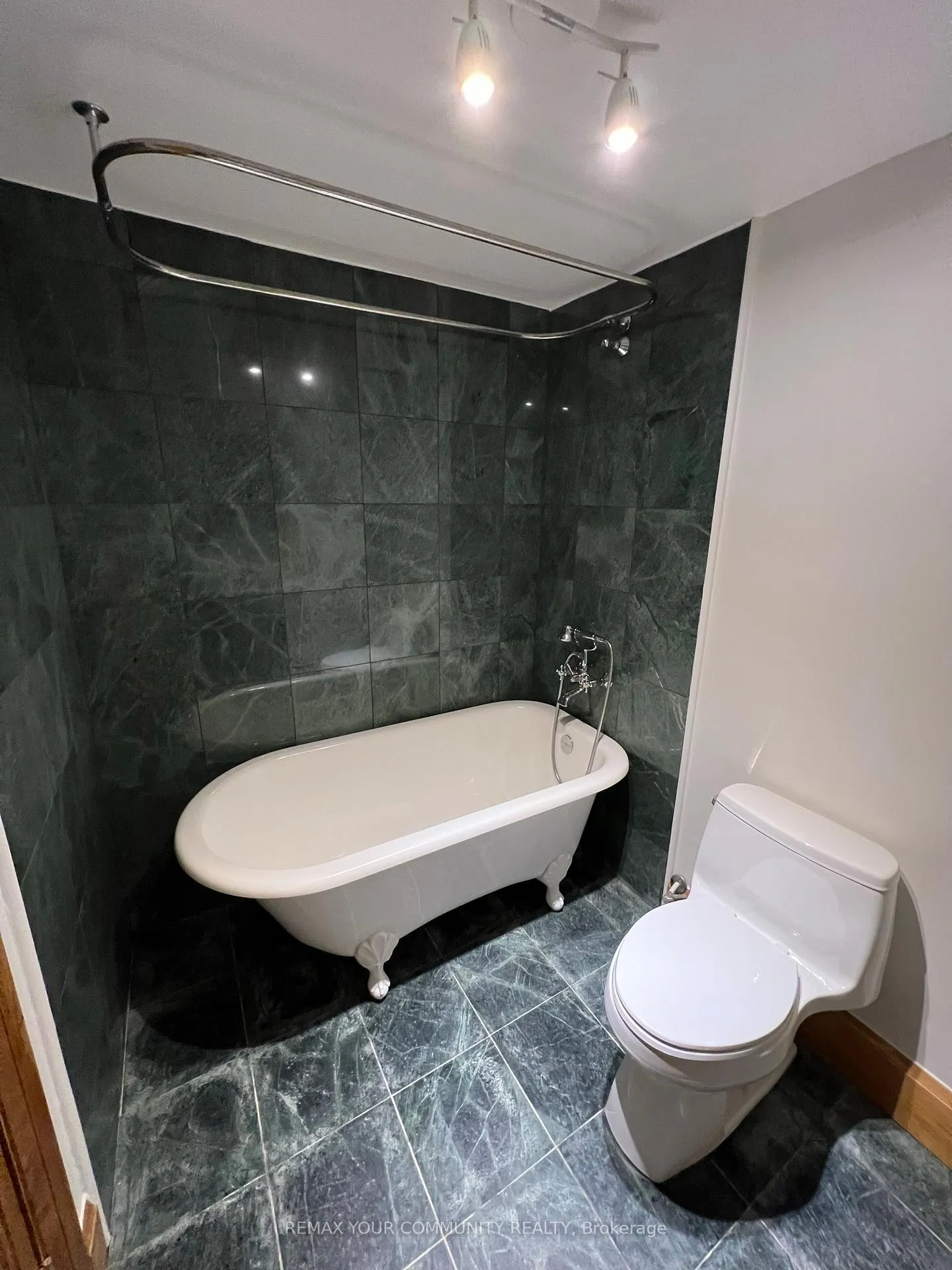 Photo 11 of Unit Rear, 179 St Clair Avenue E, Toronto, Rosedale-Moore Park — HOMEH