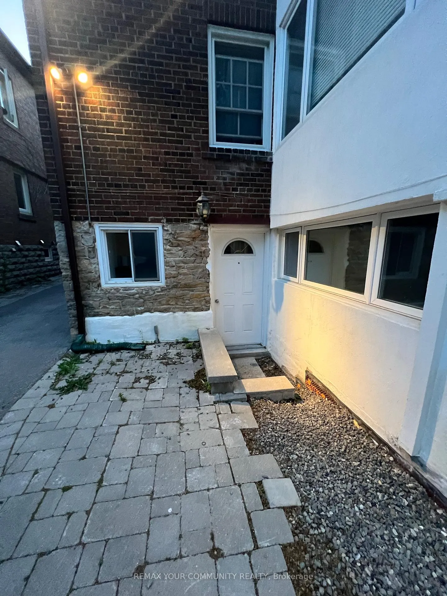 Photo 13 of Unit Rear, 179 St Clair Avenue E, Toronto, Rosedale-Moore Park — HOMEH