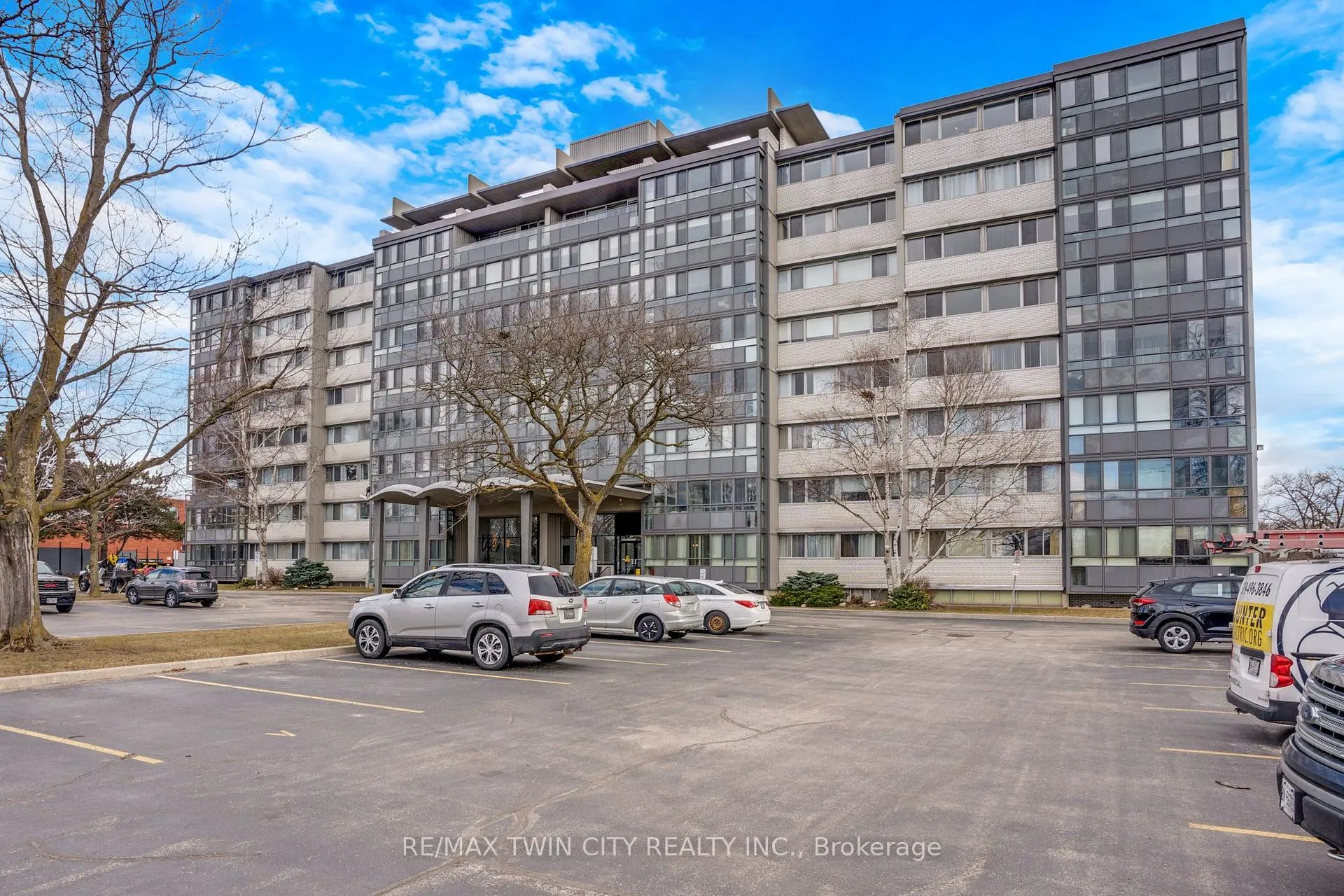Photo 2 of Unit 708, 24 Midland Drive, Kitchener, Stanley Park — HOMEH
