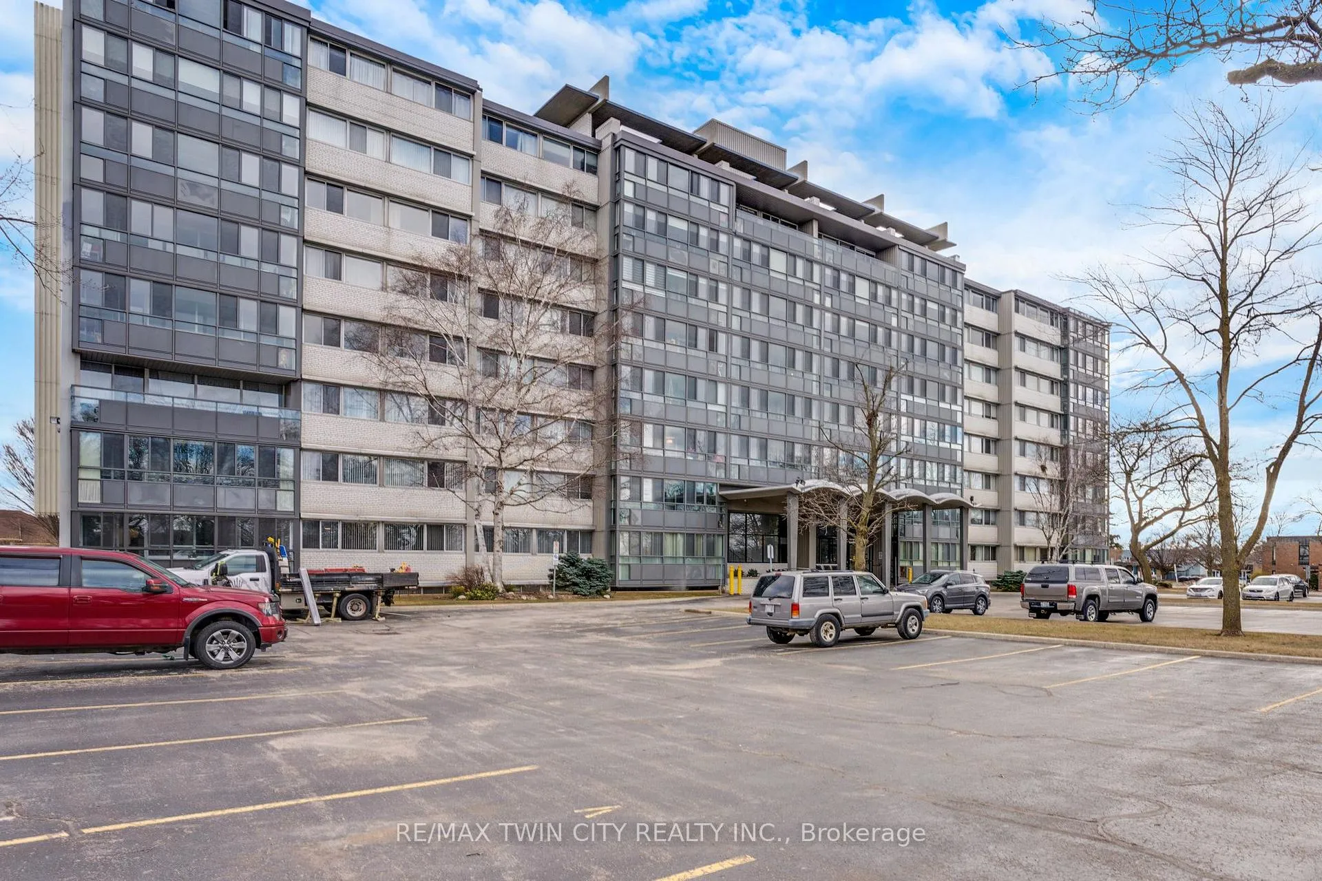 Photo 3 of Unit 708, 24 Midland Drive, Kitchener, Stanley Park — HOMEH