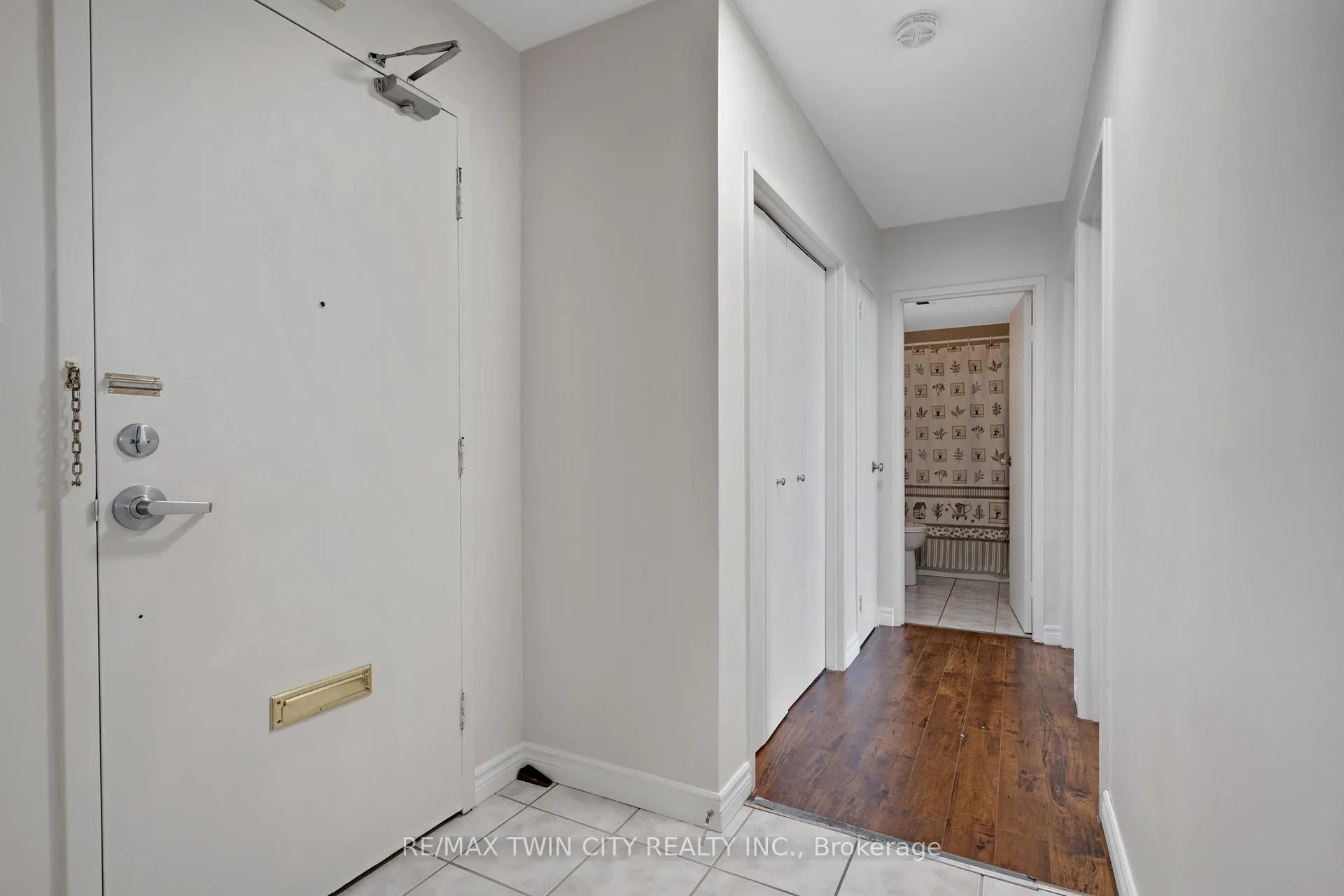 Photo 9 of Unit 708, 24 Midland Drive, Kitchener, Stanley Park — HOMEH