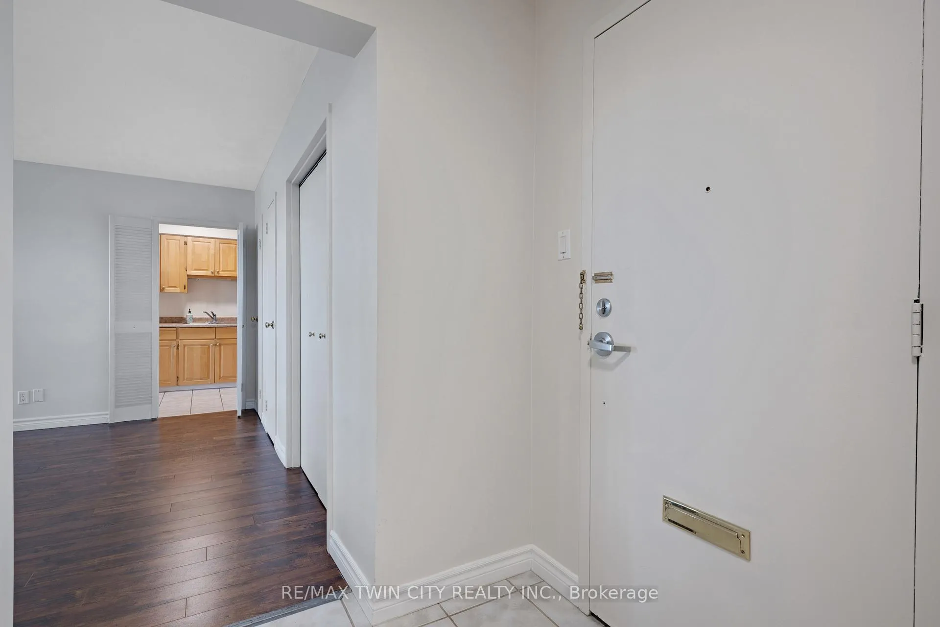 Photo 10 of Unit 708, 24 Midland Drive, Kitchener, Stanley Park — HOMEH