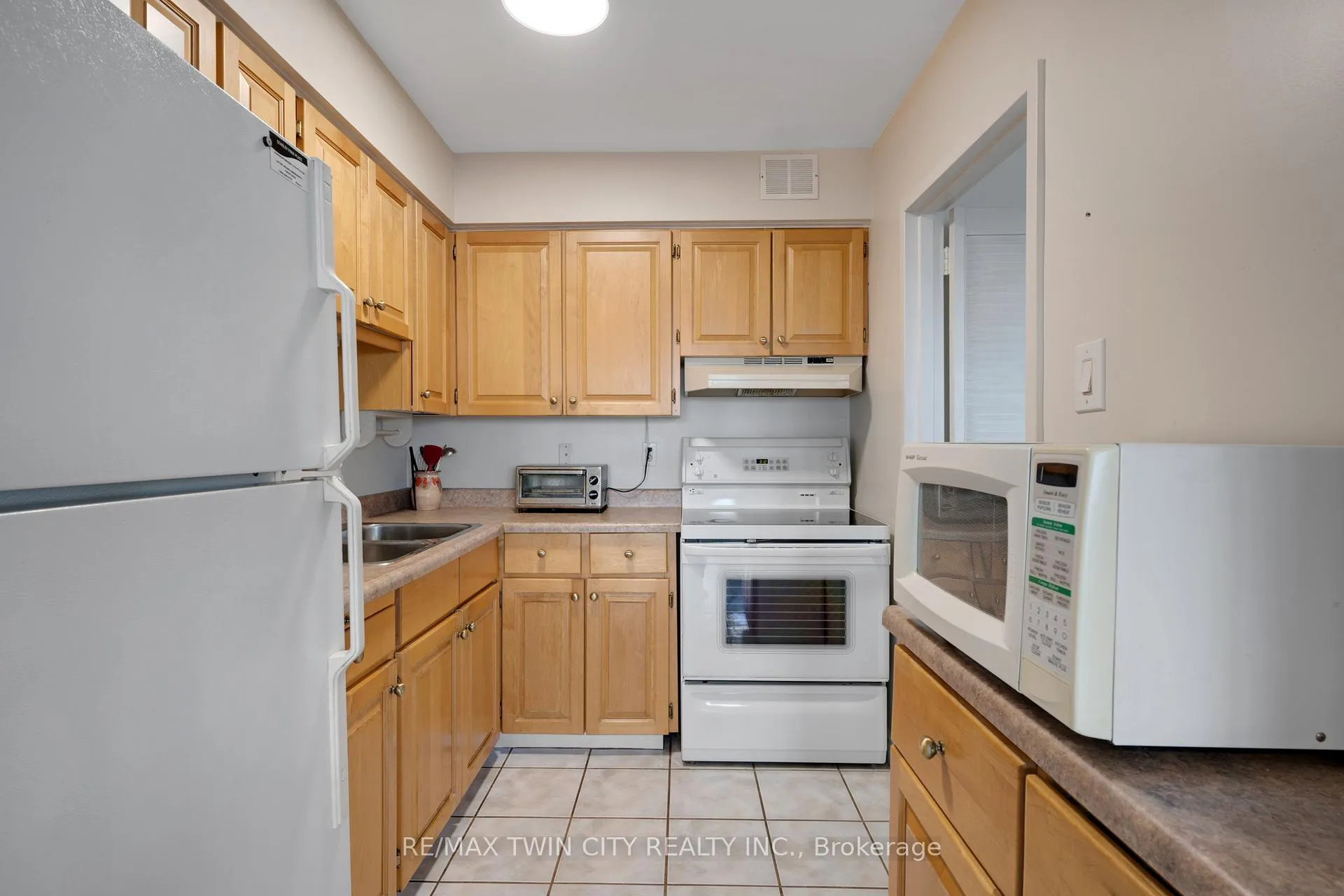 Photo 27 of Unit 708, 24 Midland Drive, Kitchener, Stanley Park — HOMEH
