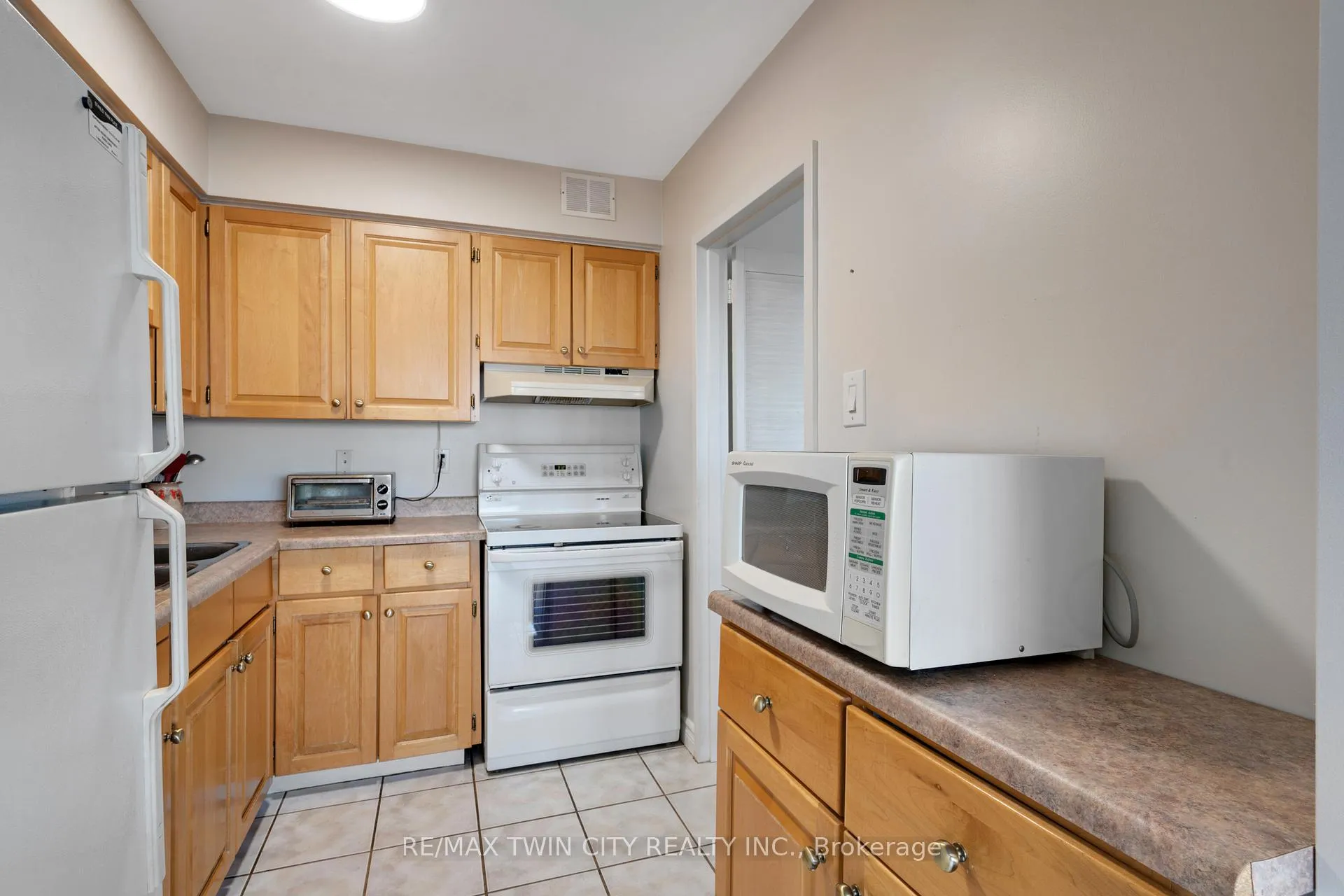 Photo 28 of Unit 708, 24 Midland Drive, Kitchener, Stanley Park — HOMEH