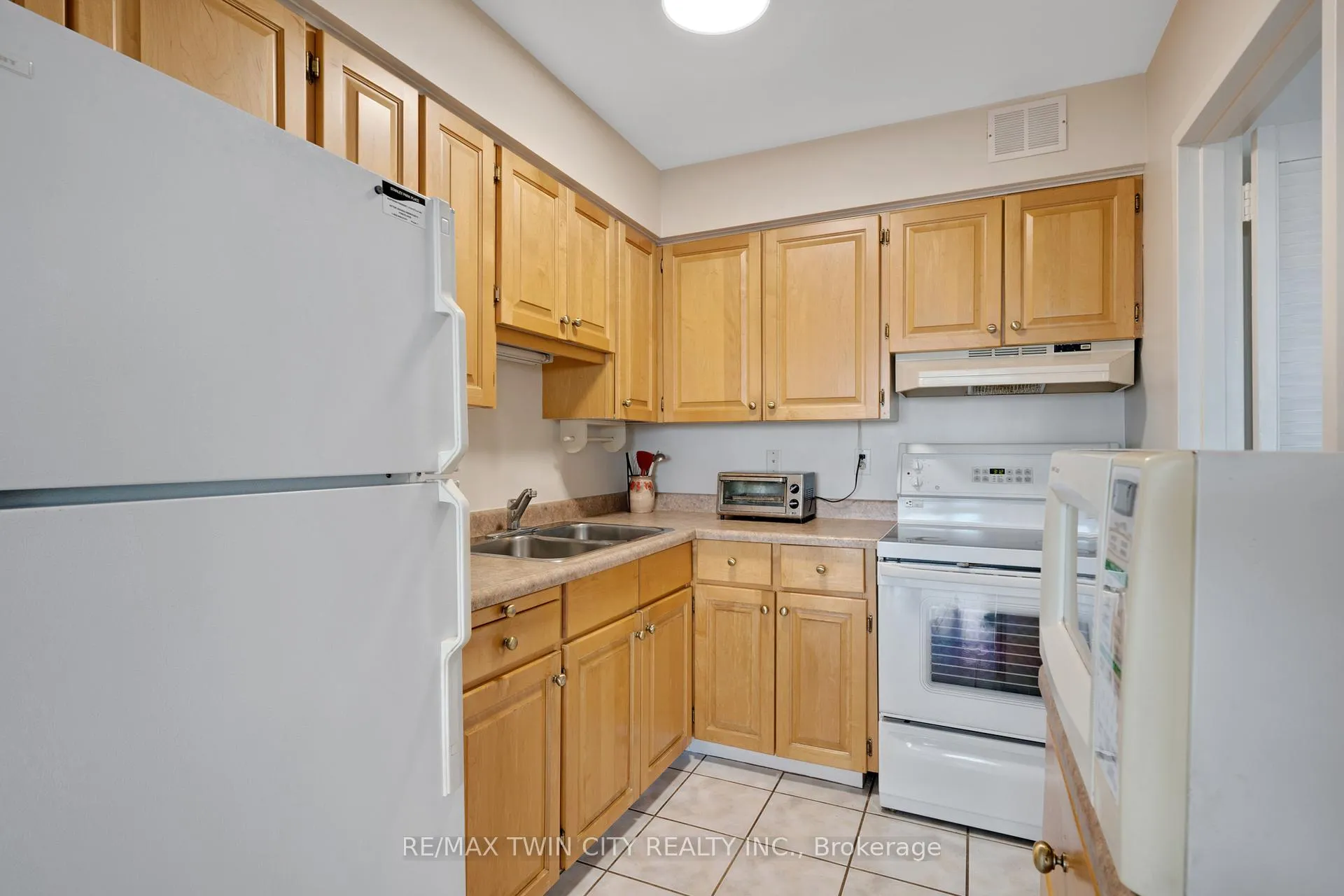 Photo 29 of Unit 708, 24 Midland Drive, Kitchener, Stanley Park — HOMEH