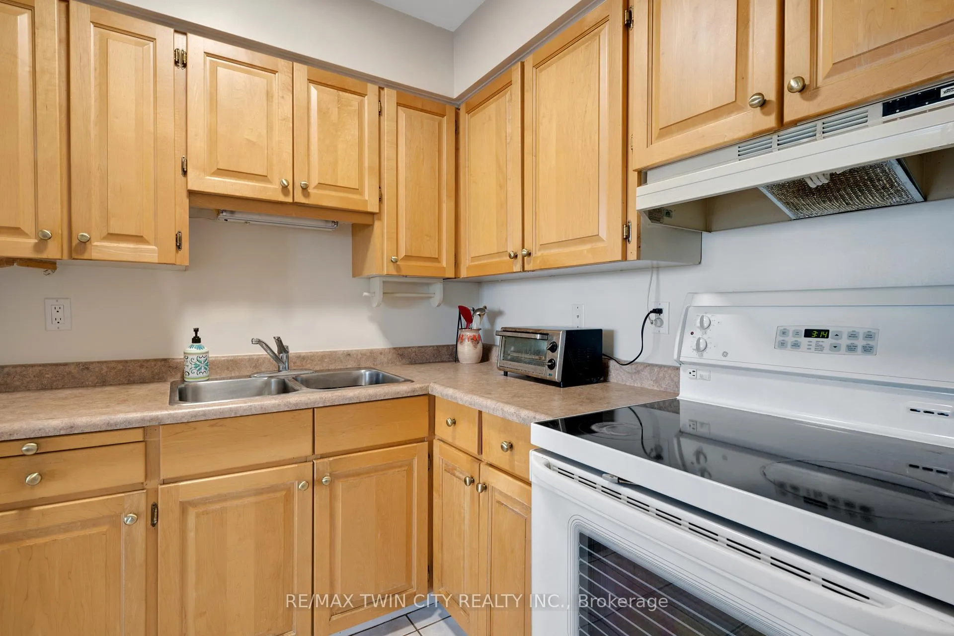 Photo 30 of Unit 708, 24 Midland Drive, Kitchener, Stanley Park — HOMEH