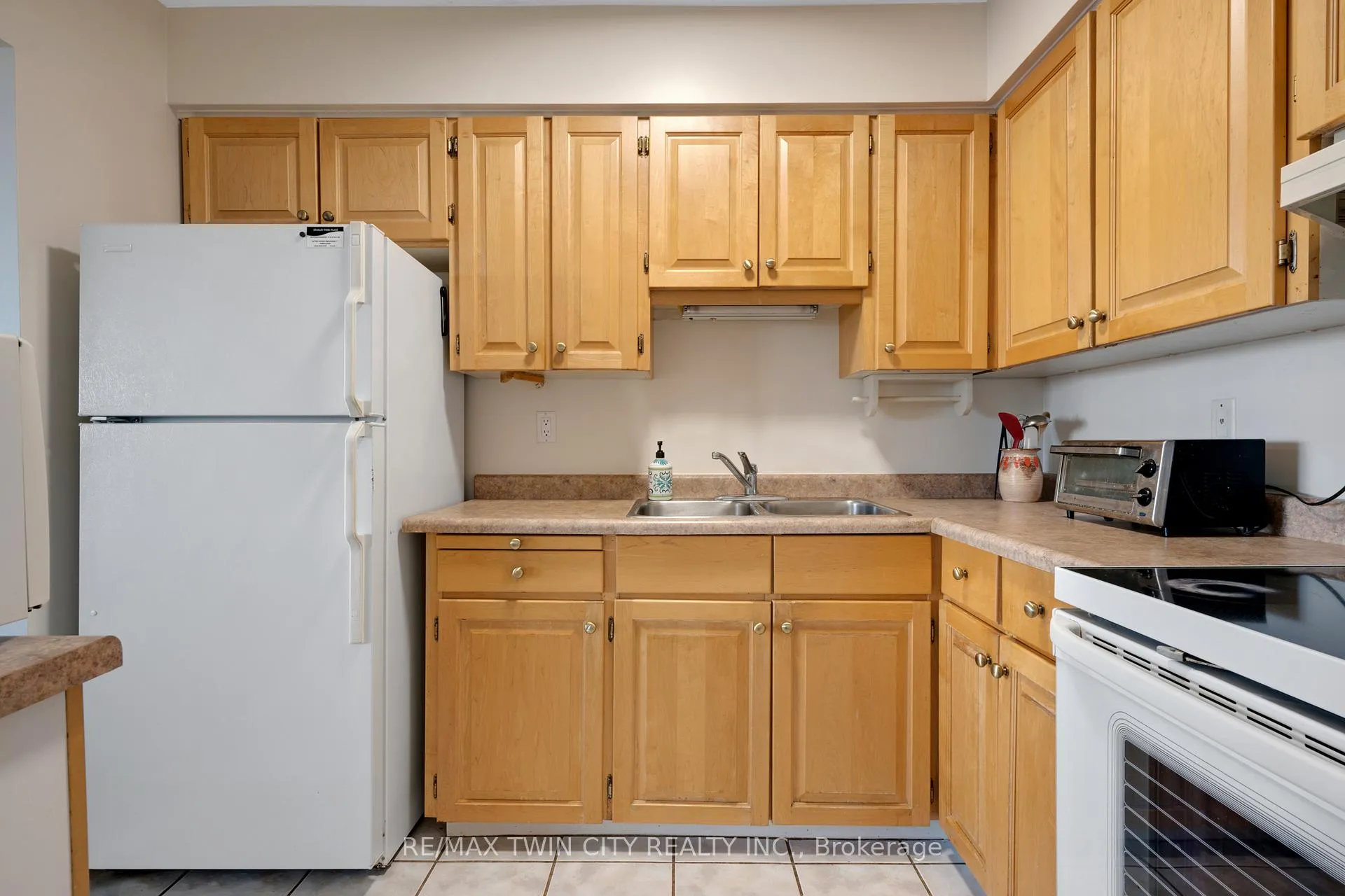 Photo 31 of Unit 708, 24 Midland Drive, Kitchener, Stanley Park — HOMEH