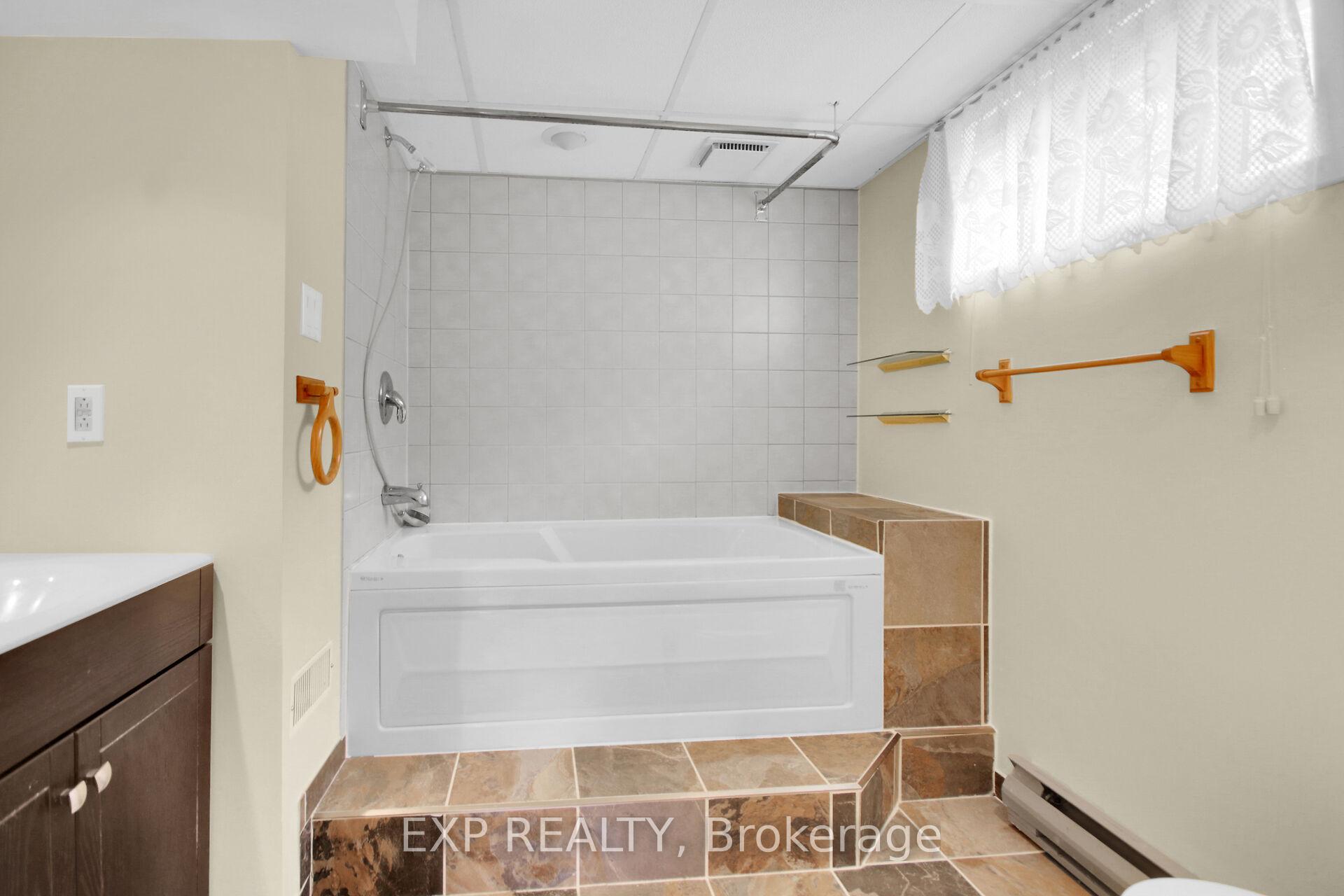 Photo 33 of 182 Robertson Drive, Lanark Highlands, Lanark Highlands (Lanark Village) — HOMEH