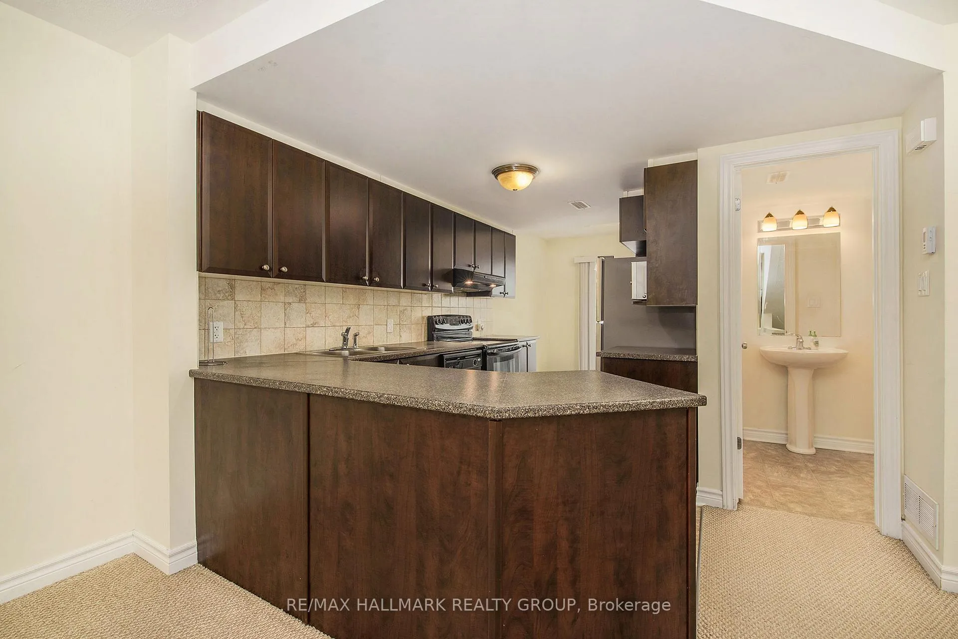 Photo 2 of Unit B, 618 Chapman Mills Drive, Ottawa, Barrhaven - Strandherd — HOMEH