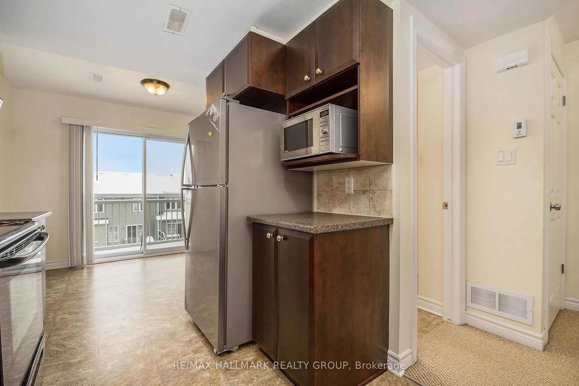 Photo 7 of Unit B, 618 Chapman Mills Drive, Ottawa, Barrhaven - Strandherd — HOMEH