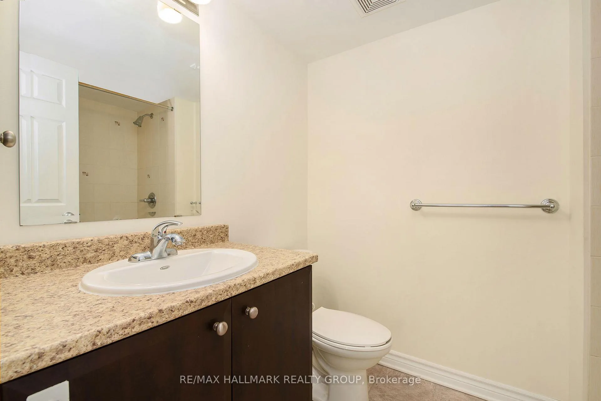 Photo 17 of Unit B, 618 Chapman Mills Drive, Ottawa, Barrhaven - Strandherd — HOMEH