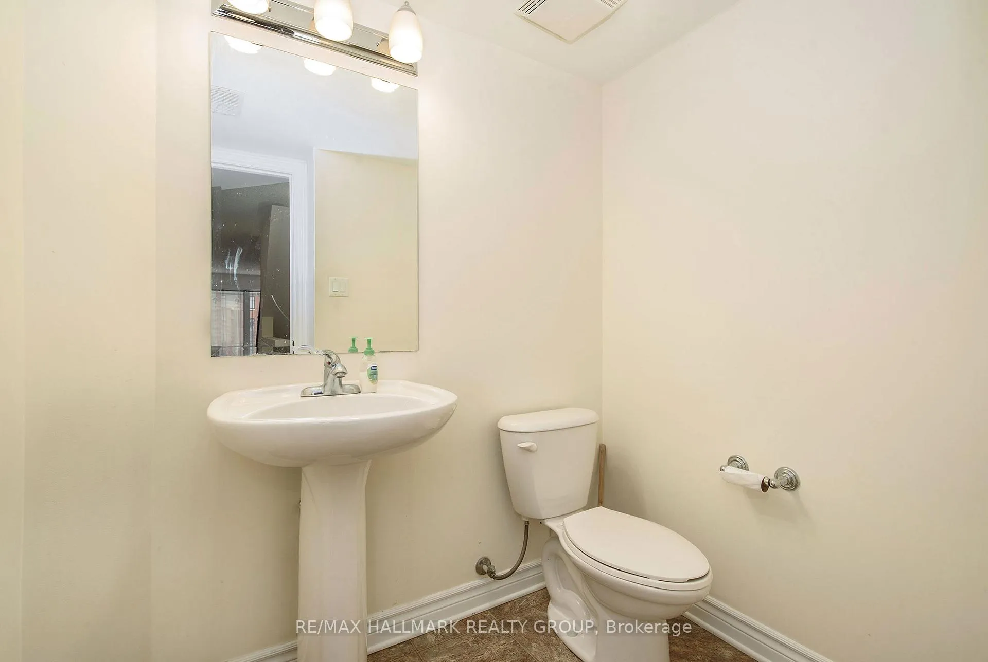 Photo 22 of Unit B, 618 Chapman Mills Drive, Ottawa, Barrhaven - Strandherd — HOMEH