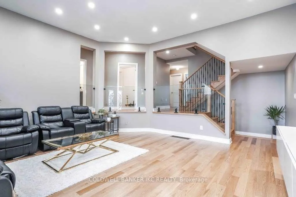 Photo 11 of 165 East Shore Drive E, Clarington, Bowmanville — HOMEH