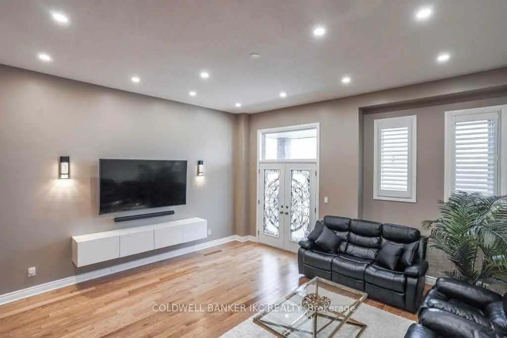 Photo 12 of 165 East Shore Drive E, Clarington, Bowmanville — HOMEH