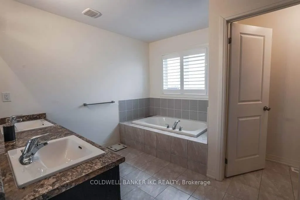 Photo 24 of 165 East Shore Drive E, Clarington, Bowmanville — HOMEH