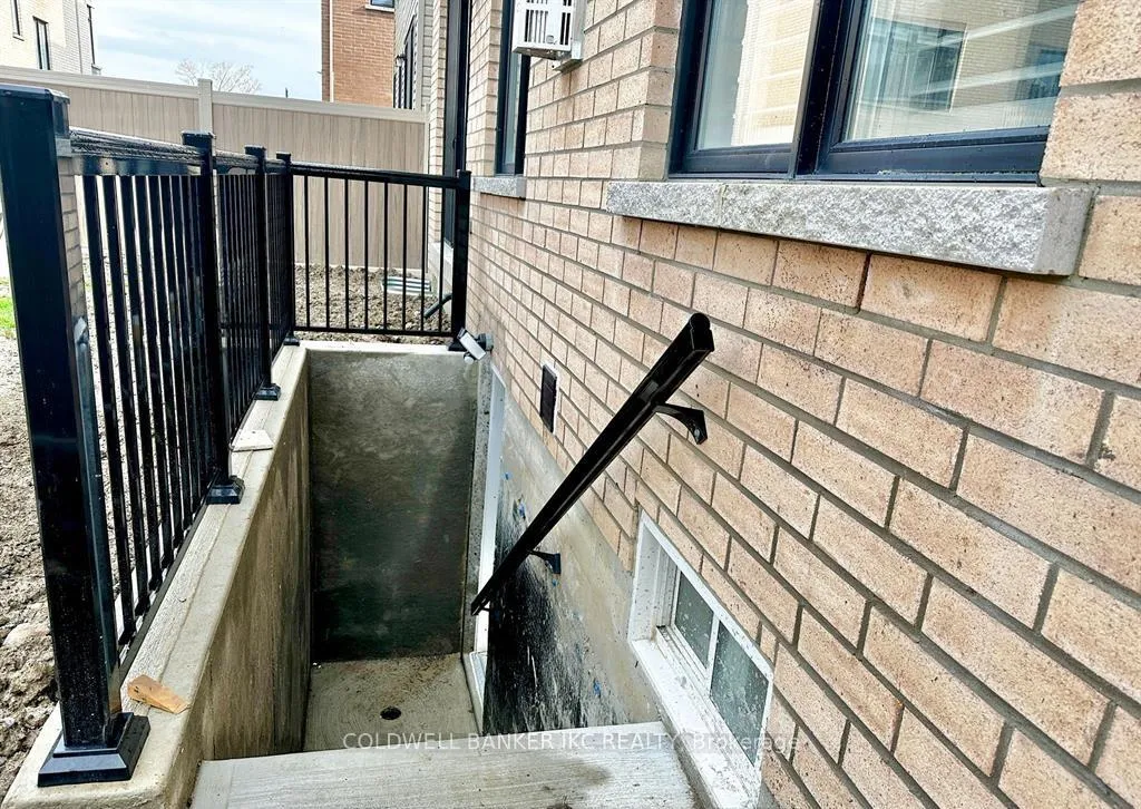 Photo 32 of 165 East Shore Drive E, Clarington, Bowmanville — HOMEH