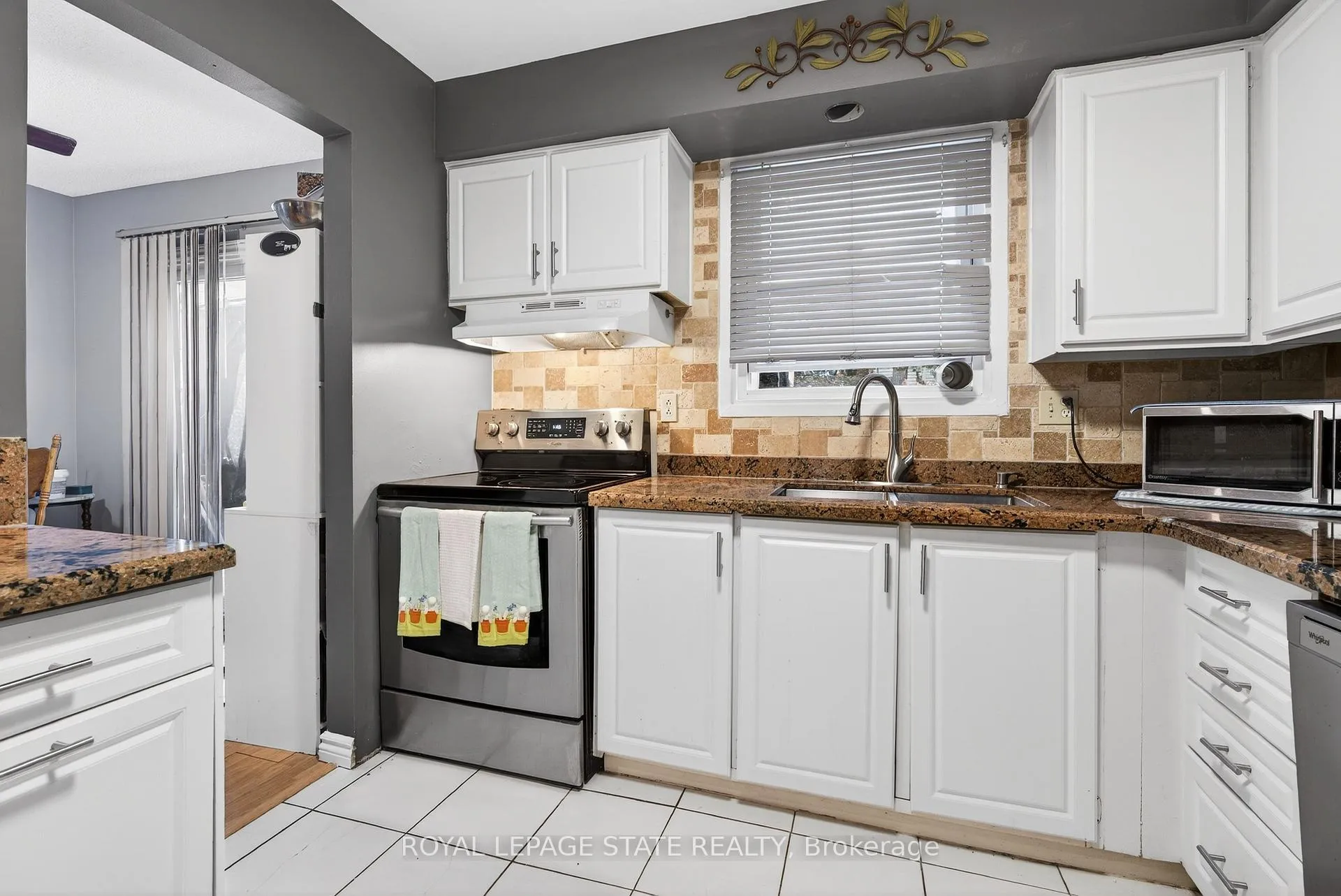 Photo 4 of 106 Wendover Drive, Hamilton, Fessenden — HOMEH