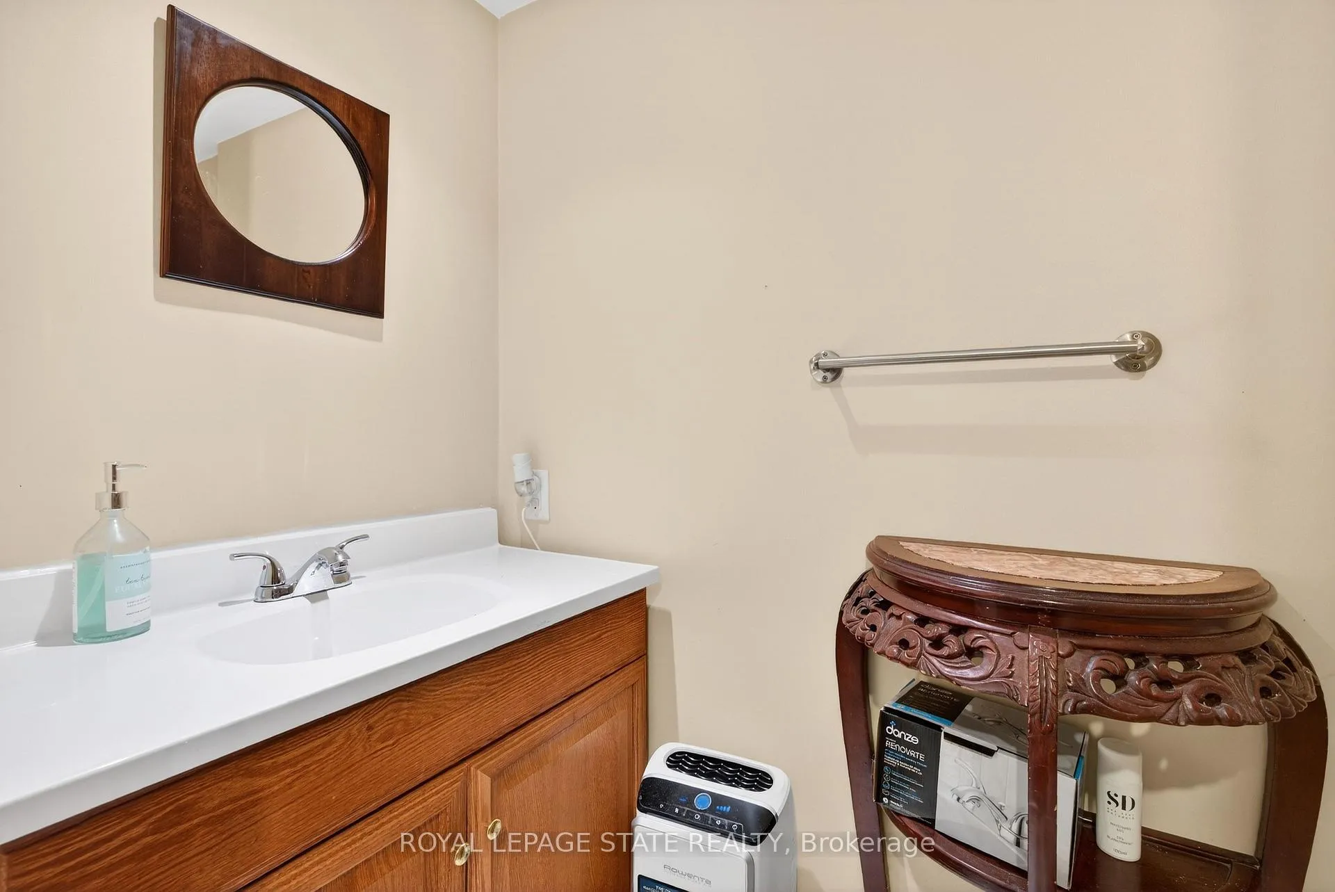 Photo 33 of 106 Wendover Drive, Hamilton, Fessenden — HOMEH