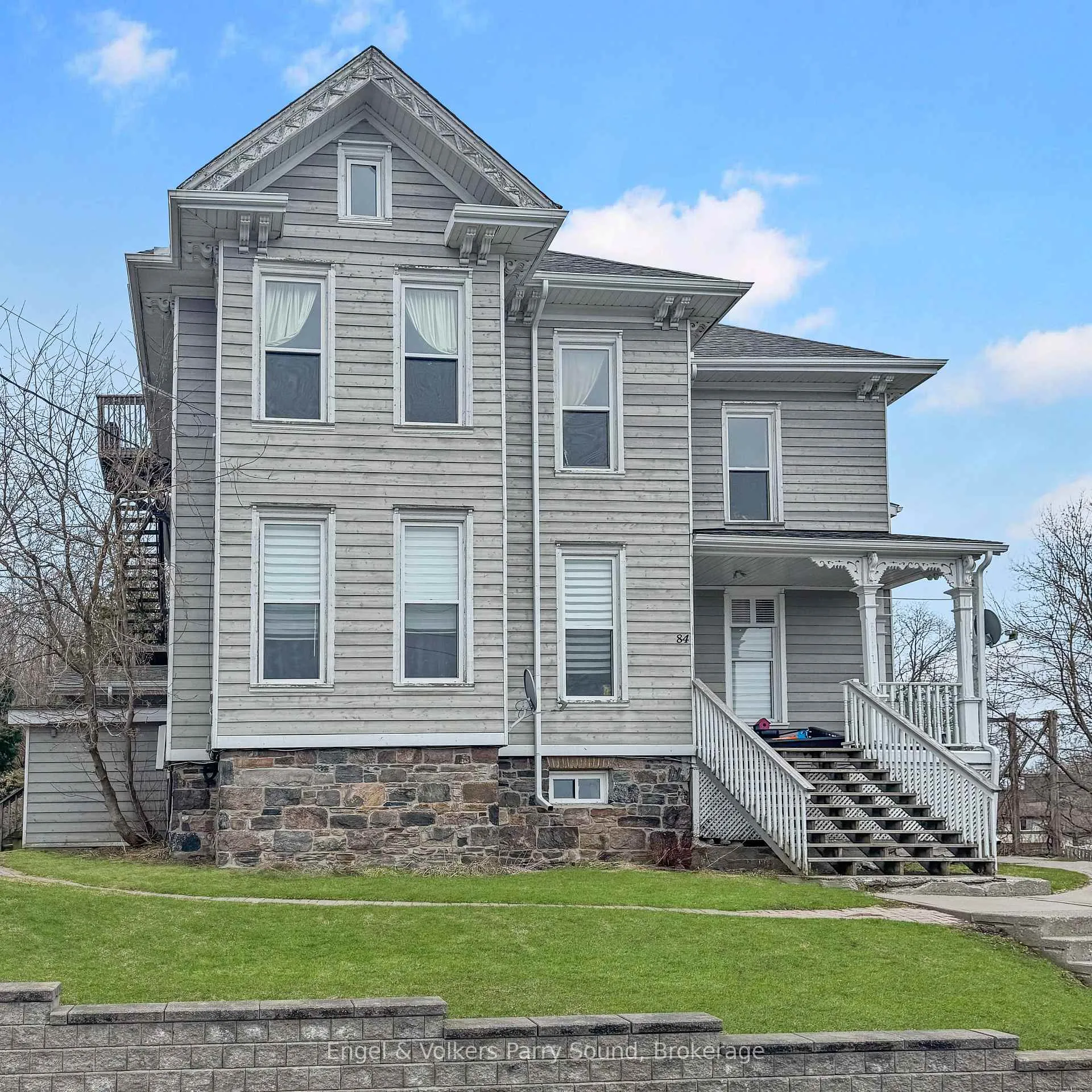 Front of Unit 302, 84 Great North Road